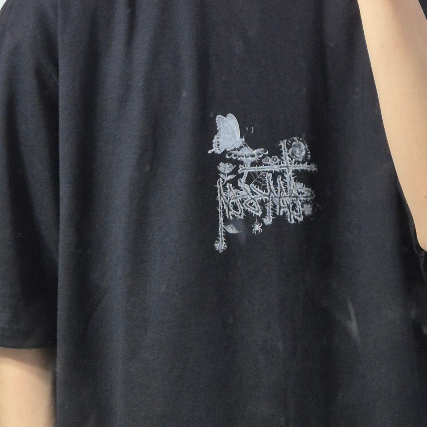 Stussy In Bloom T-Shirt Black 착용 스타일 - 1