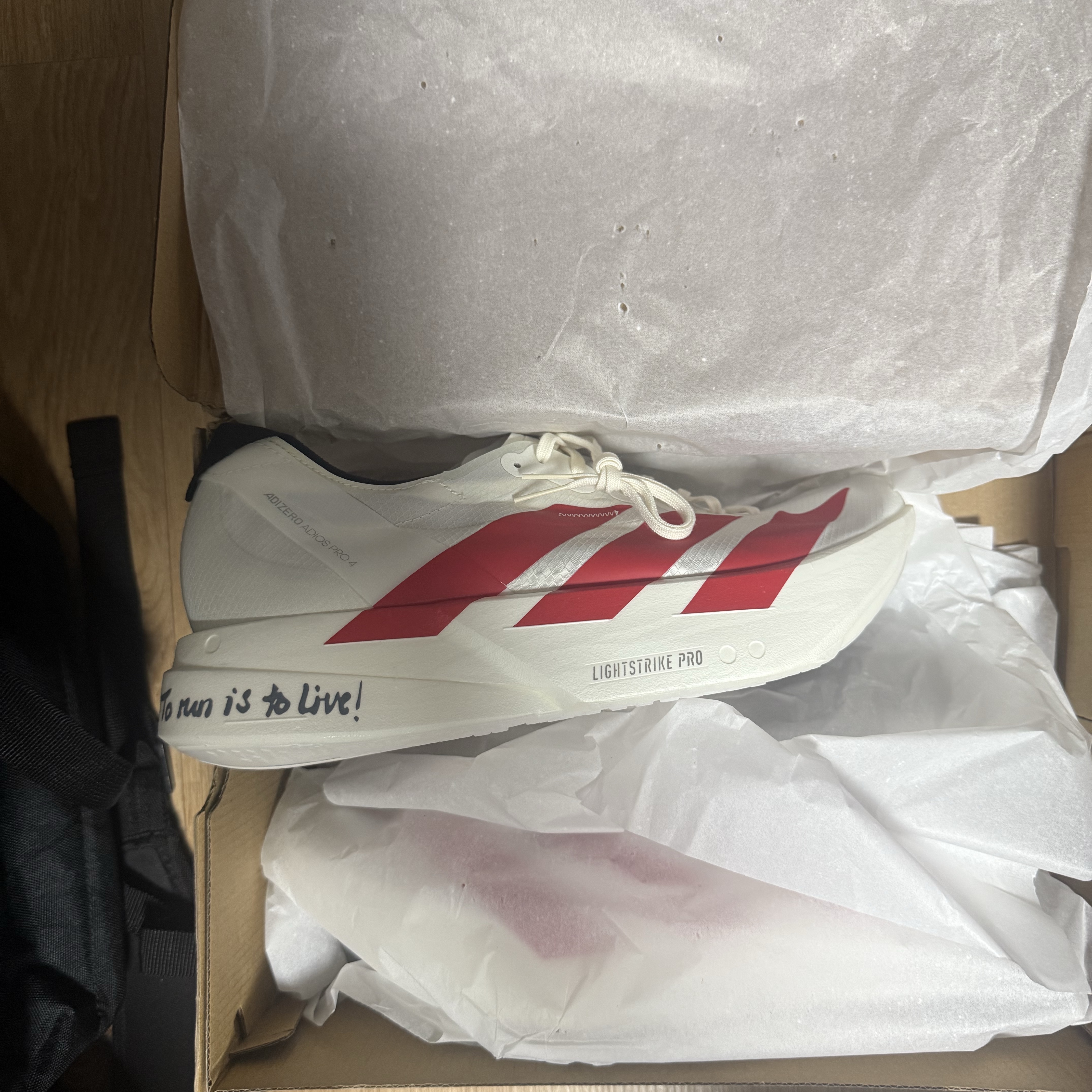 Adidas Adizero Adios Pro 4 Off White Better Scarlet 착용 스타일