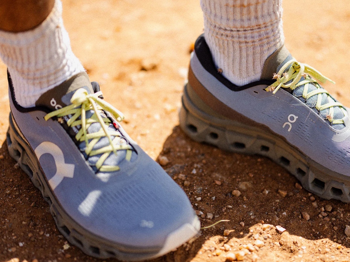 On Running x Pleasures x The Loop Cloudmonster 2 Mist Olive 착용 스타일 - 2