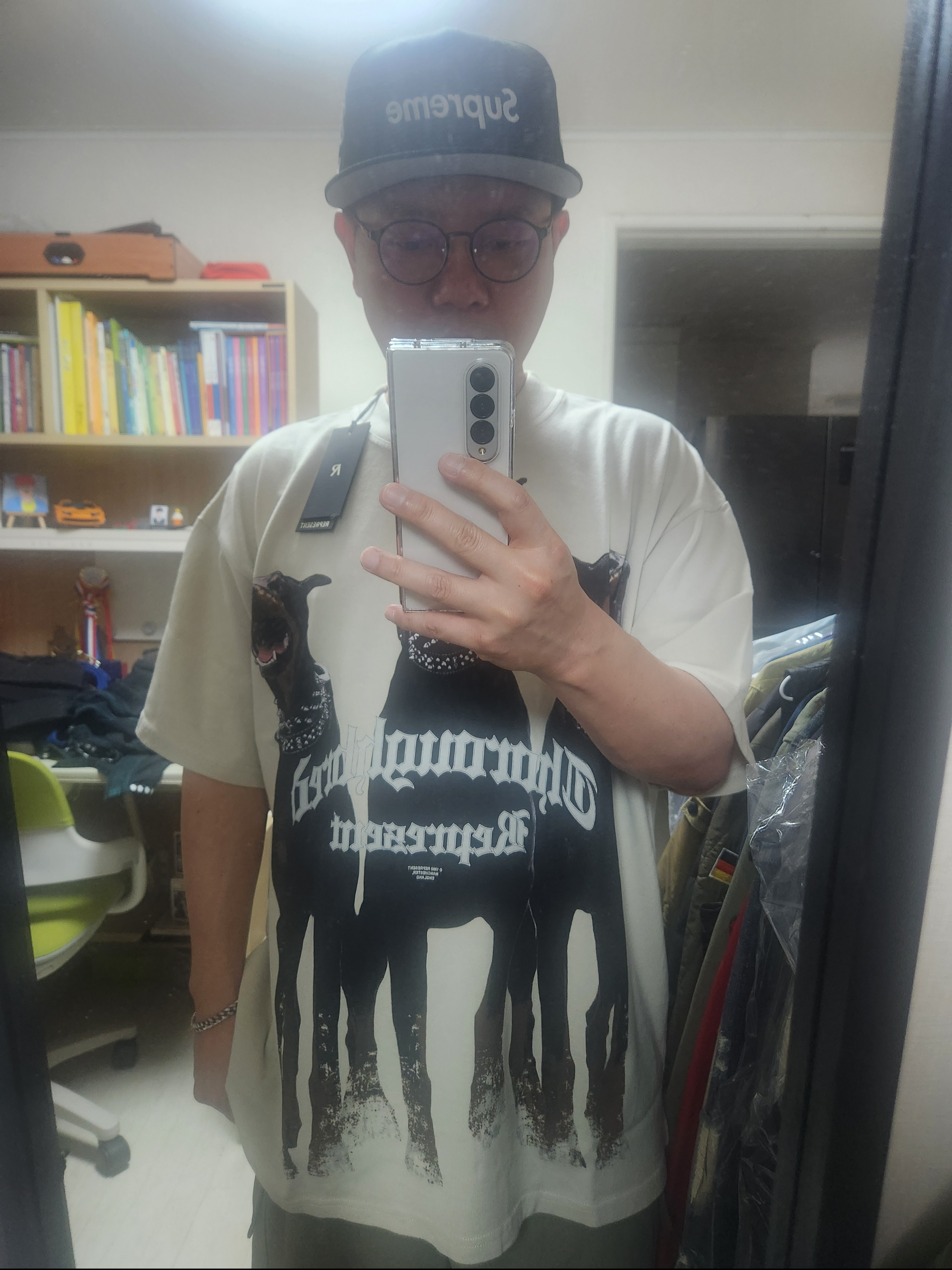 Represent Thoroughbred T-Shirt Vintage White - 25SS, Supreme x New Era Jerseys Box Logo Black - 24FW 착용 스타일 - 4