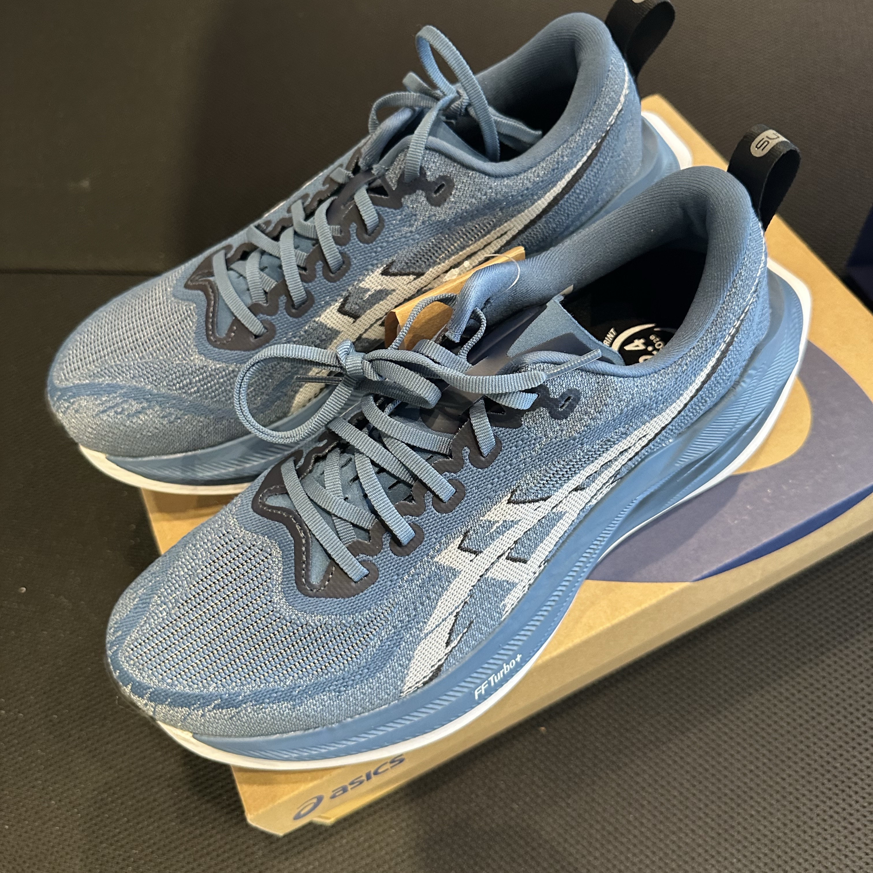 Asics Superblast 2 Winter Sea White 착용 스타일