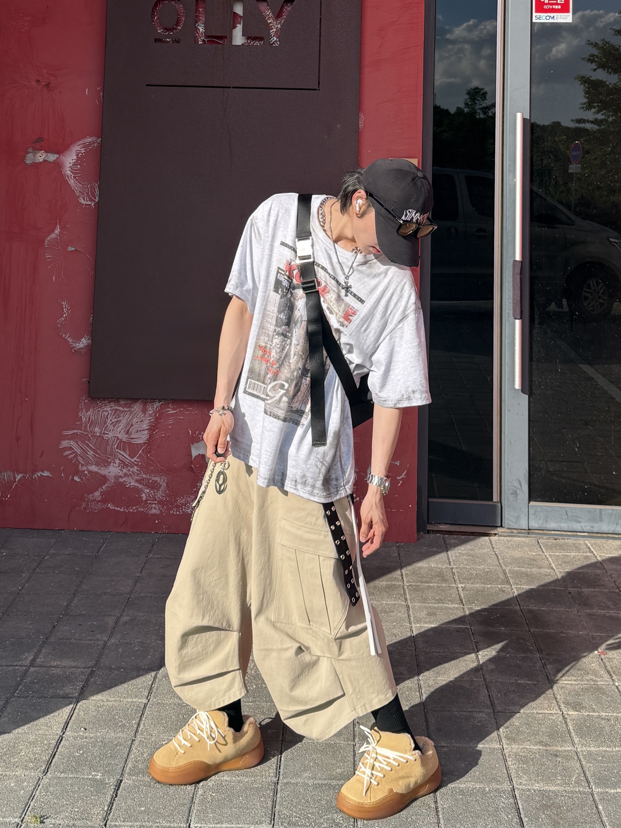 ERL Vamp Skate Shoes Sand, GRAILZ x KOIN SEOUL Magazine T-Shirts Melange Grey 착용 스타일 - 8