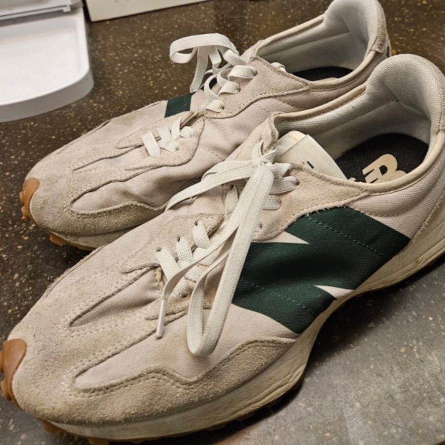 New Balance 327 Timberwolf 착용 스타일
