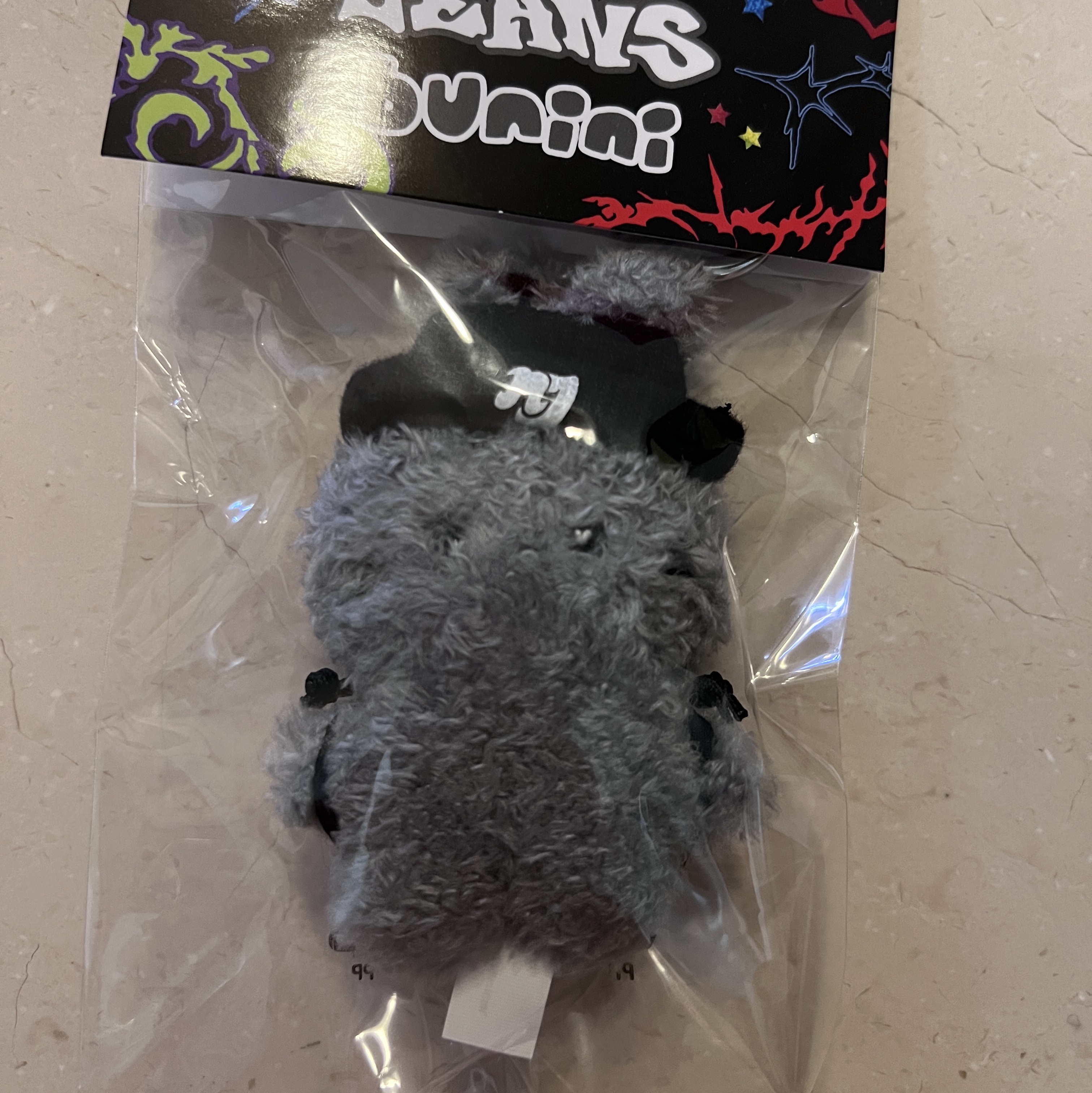 NewJeans Bunini Mini Costume Keyring Gray 착용 스타일