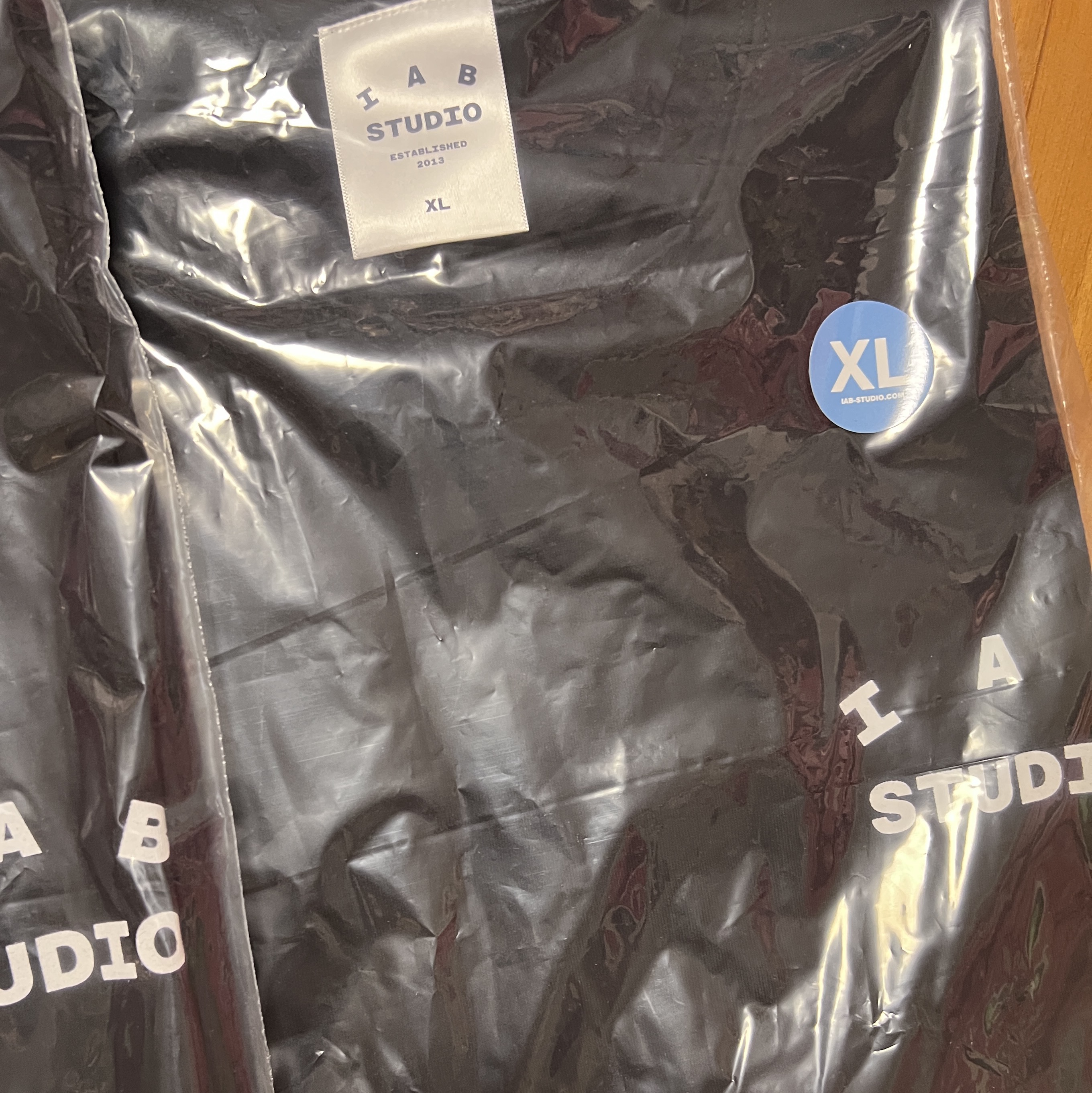 IAB Studio Basic T-Shirt Black White 착용 스타일