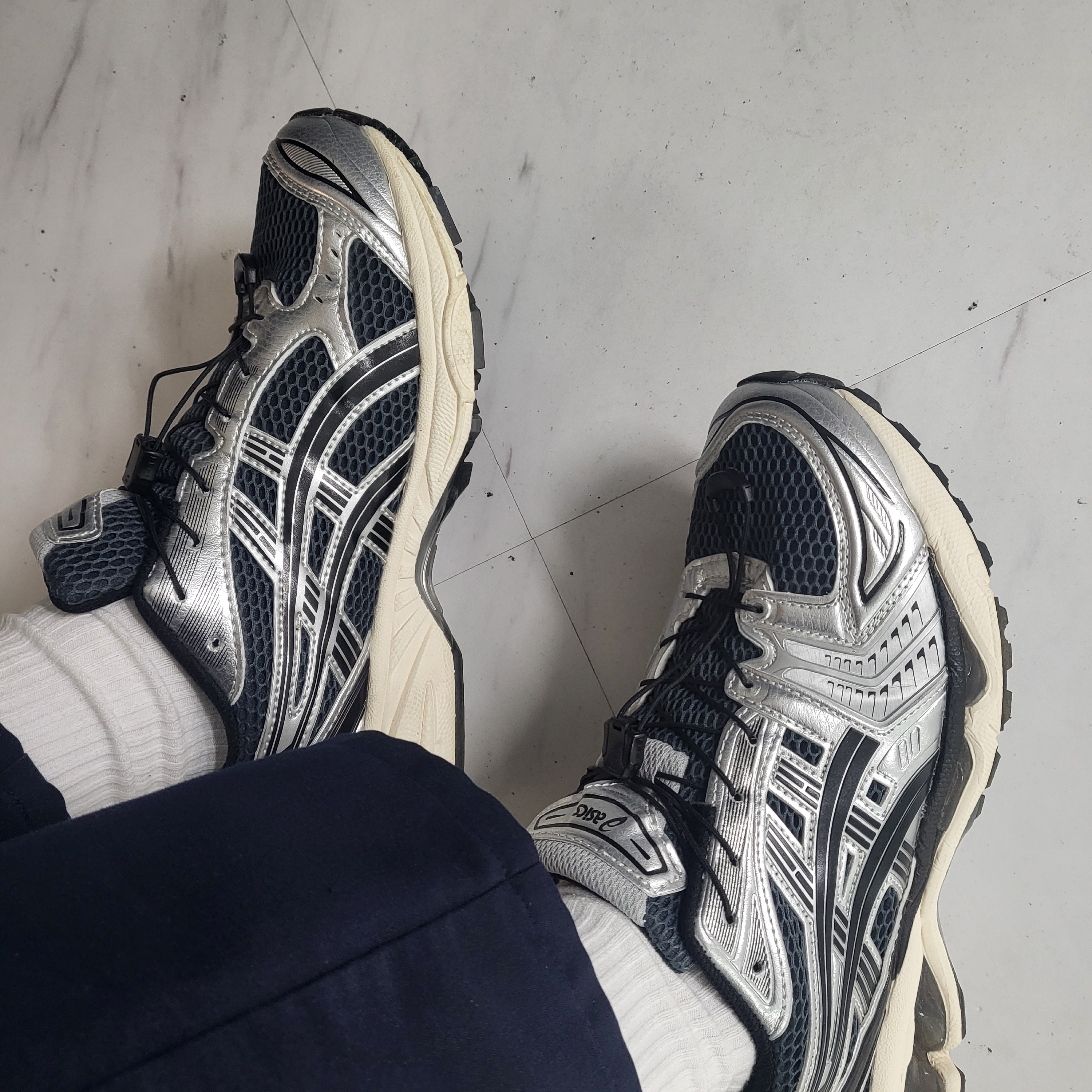 Asics Unlimited Gel-Kayano 14 Carrier Grey Black 착용 스타일 - 1