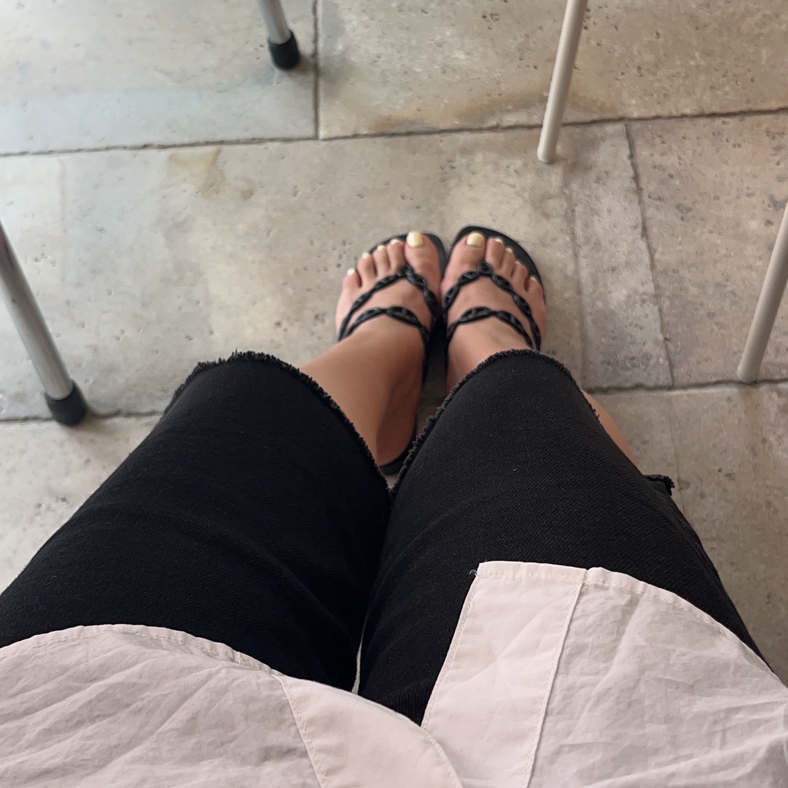 (W) Hermes Island Sandal & Noir 착용 스타일 - 1