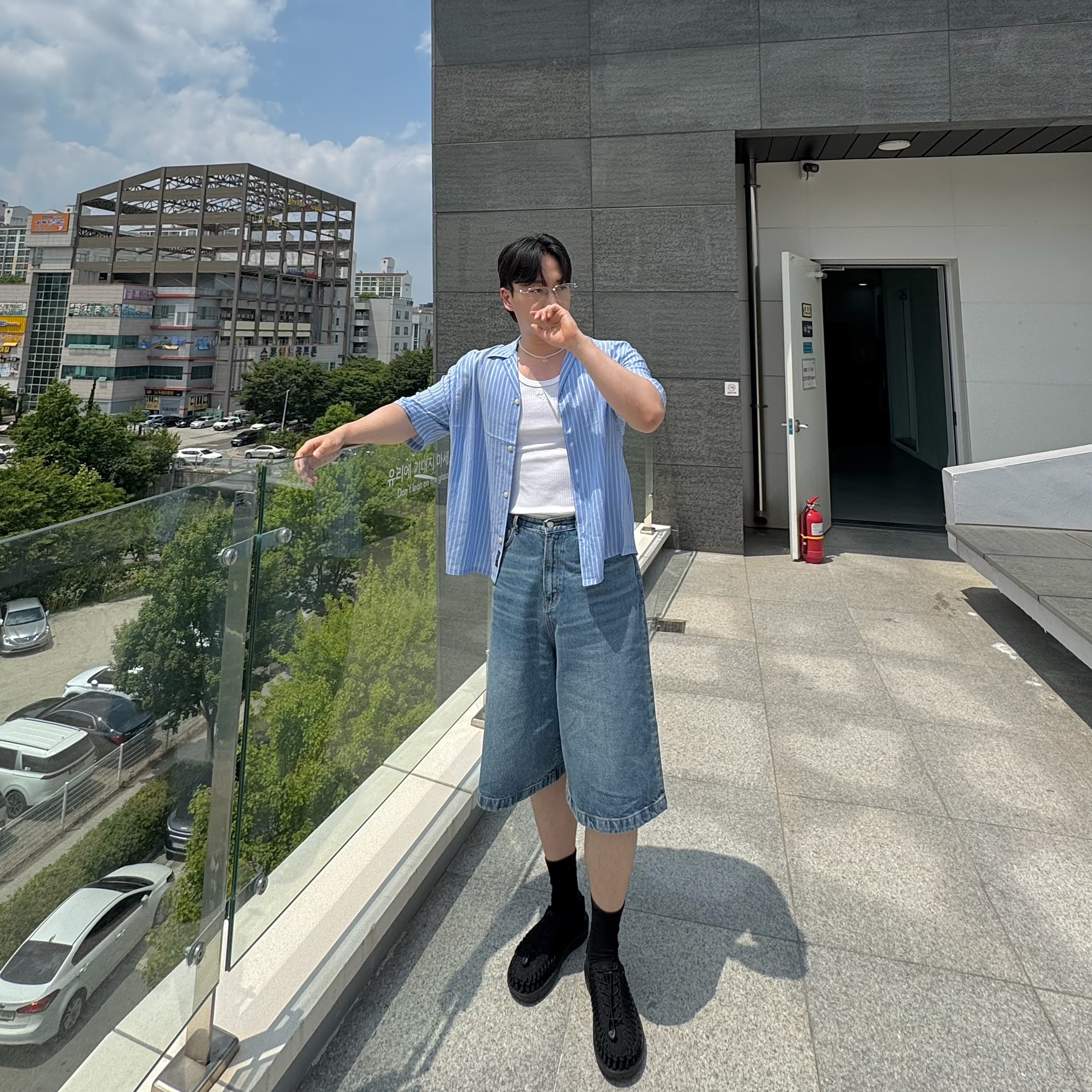 Gentle Monster Atomic 02 Silver, Keen Uneek Sandals Black 착용 스타일 - 1