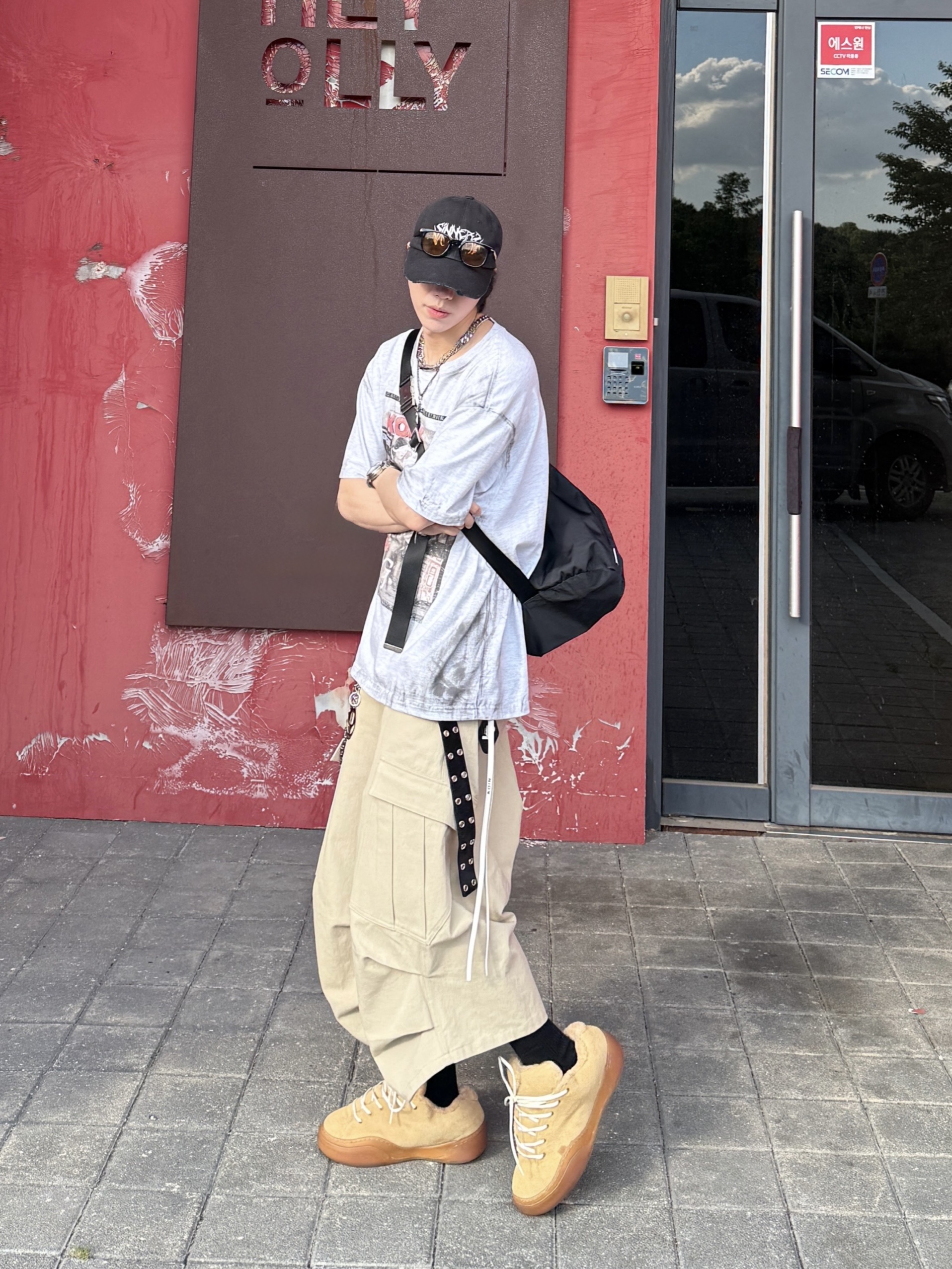 ERL Vamp Skate Shoes Sand, GRAILZ x KOIN SEOUL Magazine T-Shirts Melange Grey 착용 스타일 - 9