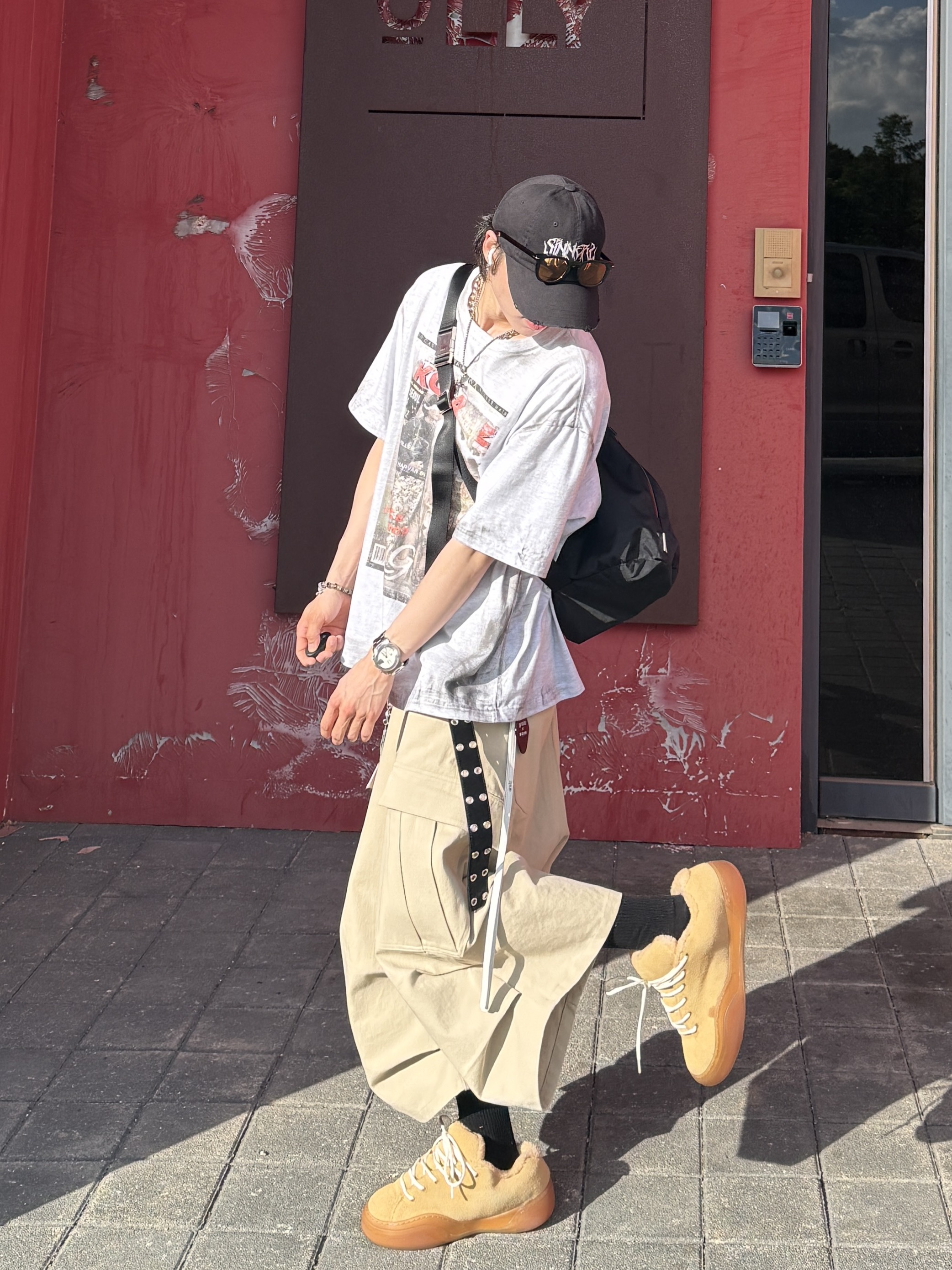 ERL Vamp Skate Shoes Sand, GRAILZ x KOIN SEOUL Magazine T-Shirts Melange Grey 착용 스타일 - 10