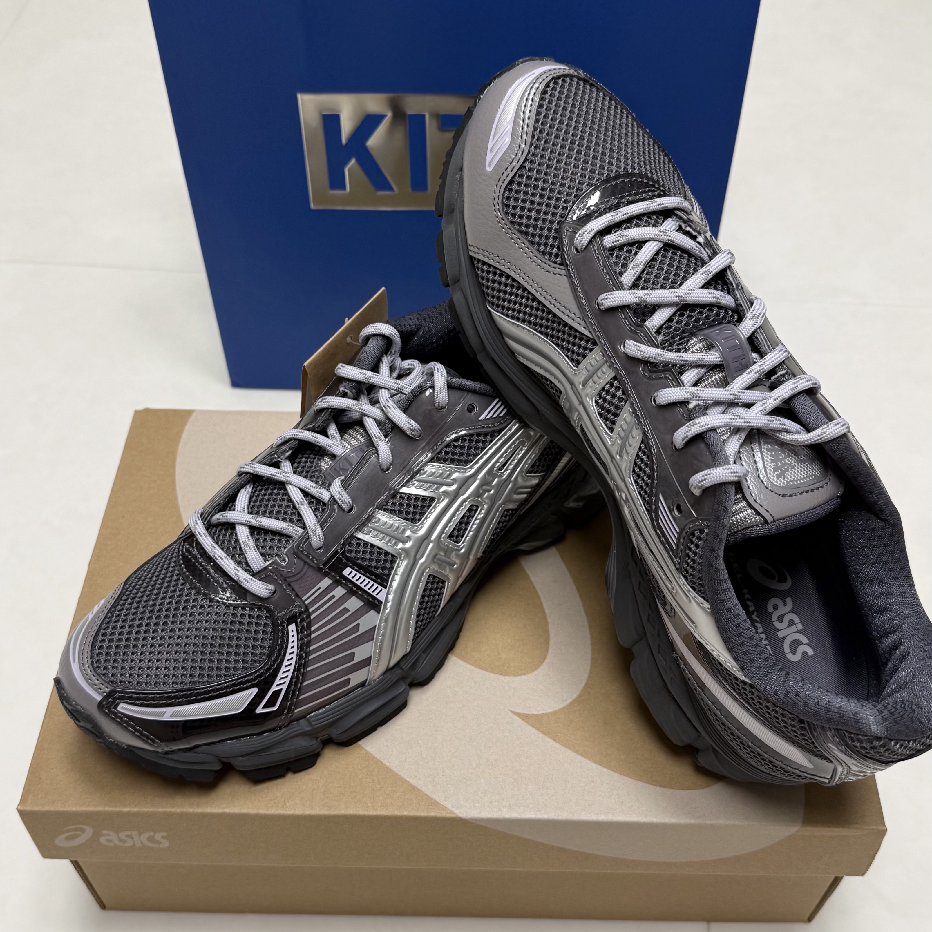 Asics x Kith Gel-Kayano 12.1 Tornado Pure Silver 착용 스타일 - 1