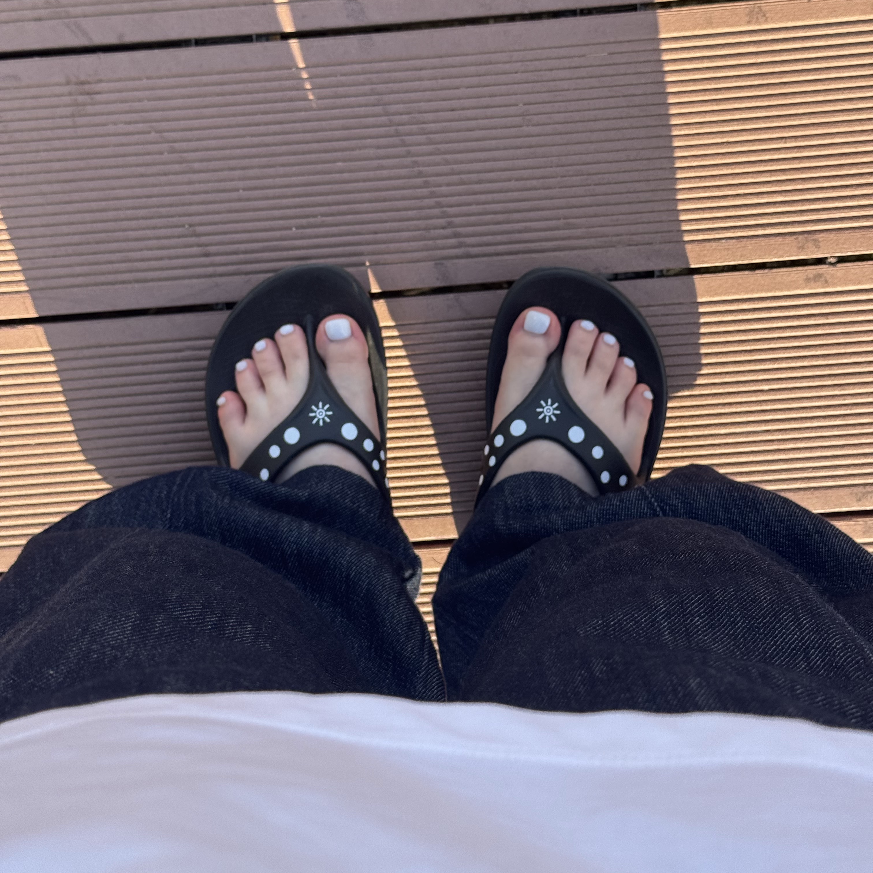 Oofos x 10 Corso Como Original Black 착용 스타일