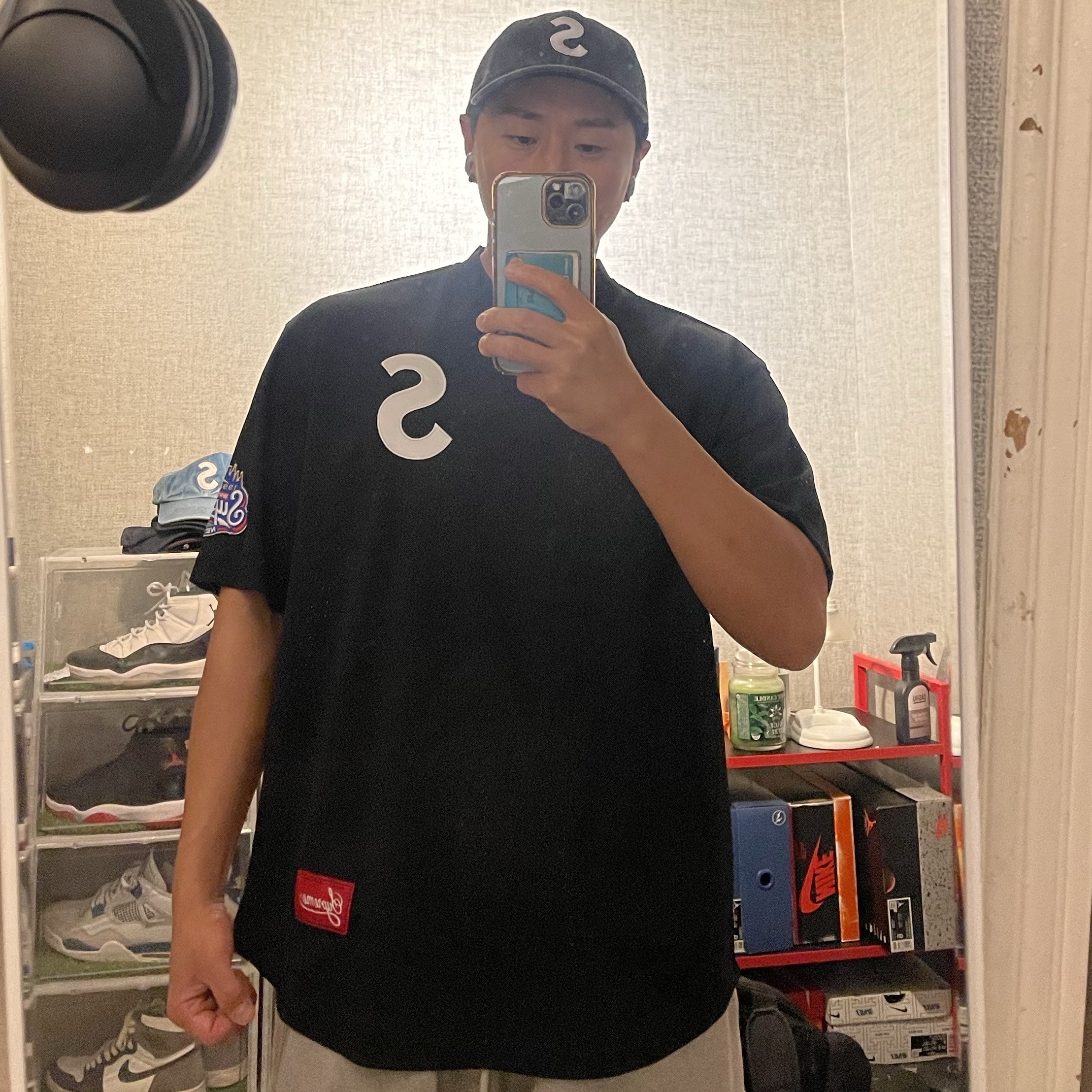 Supreme S Logo Baseball Henley Black - 25SS 착용 스타일