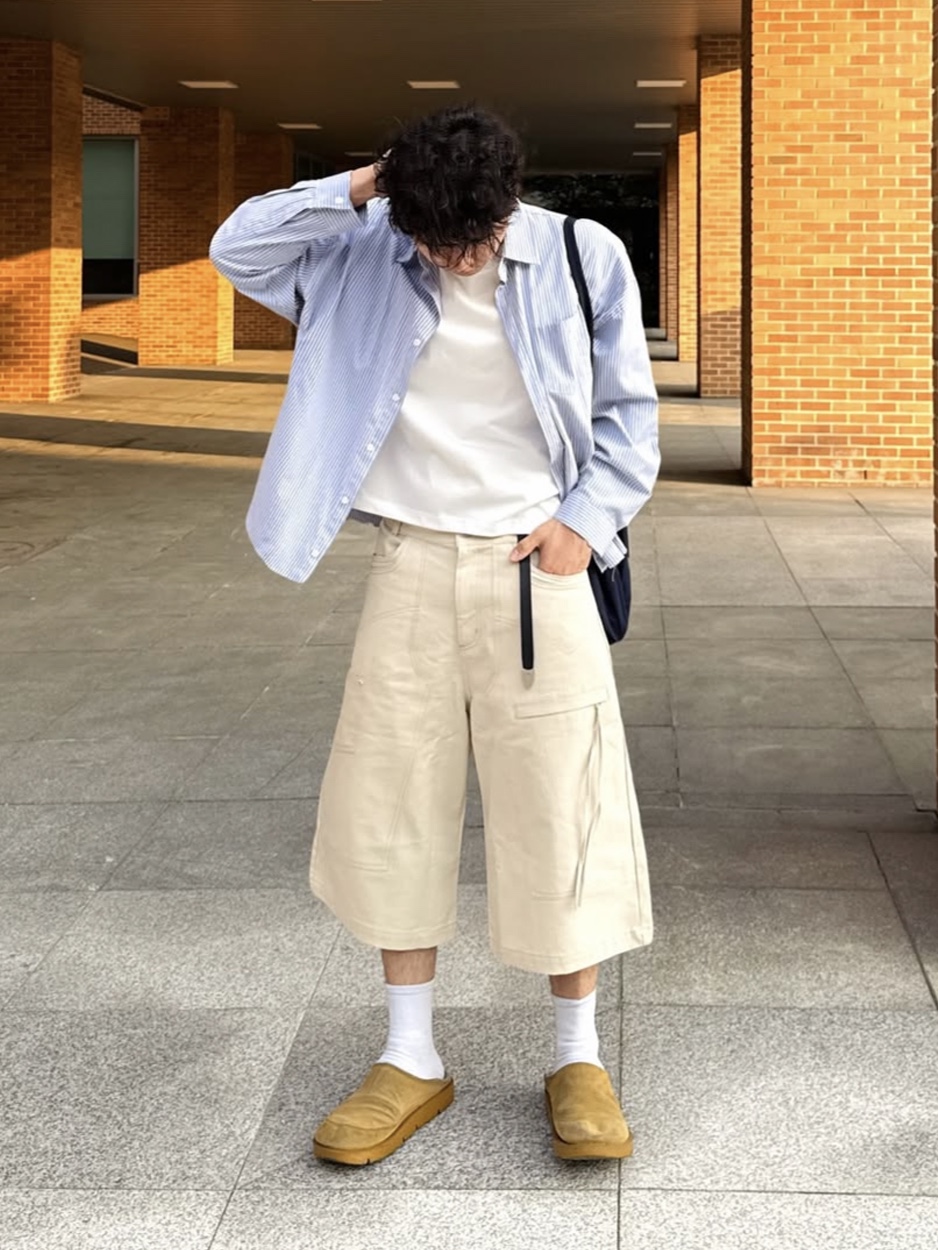 PHOS333 Sheriff Bermuda Shorts Beige, PHOS333 Sheriff Bermuda Shorts Black 착용 스타일 - 1