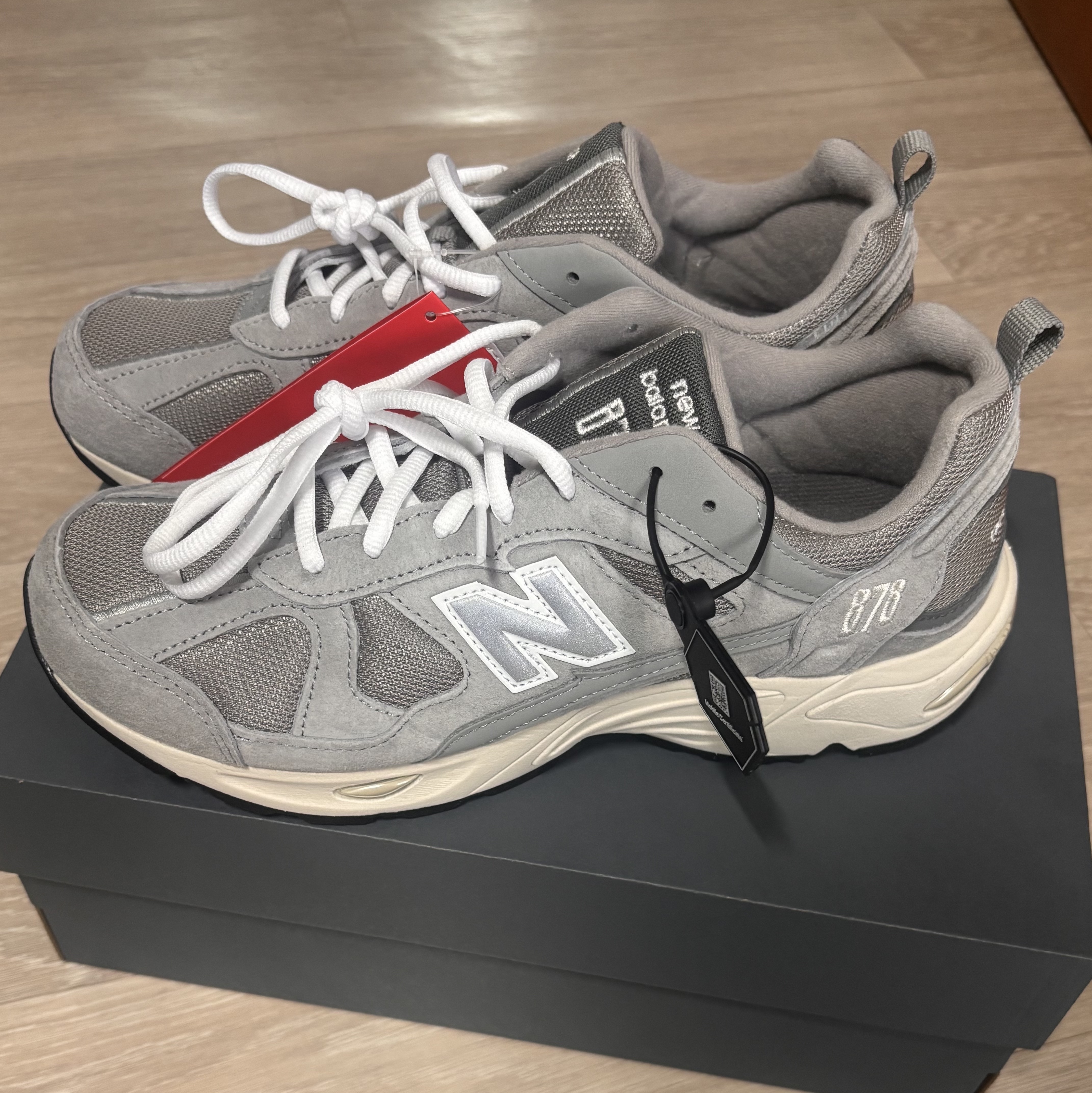 New Balance 878 Gray 착용 스타일 - 1