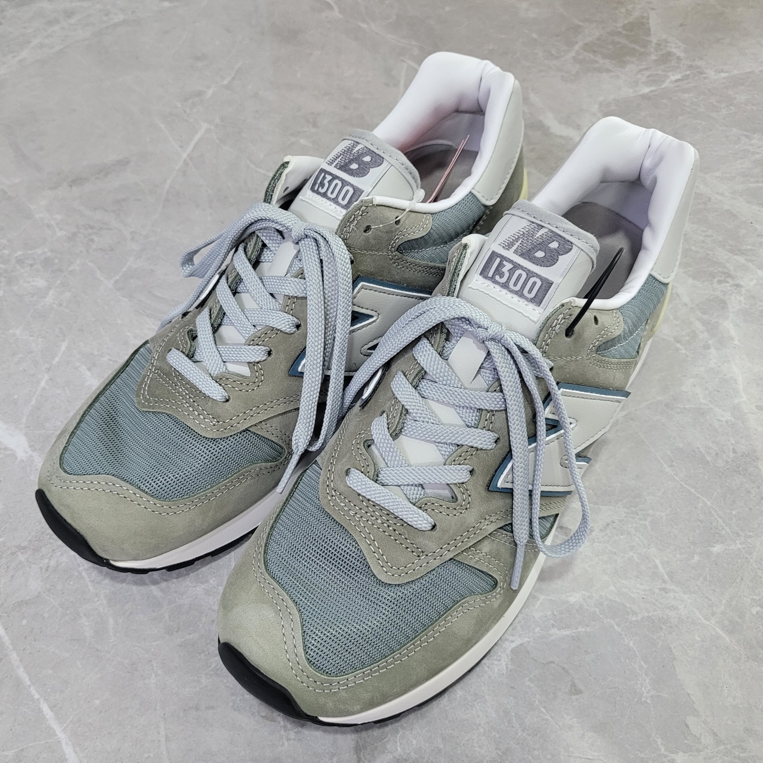 New Balance 1300 Made in USA Mirage Grey Monument, New Balance x JJJJound 992 Made in USA Grey 착용 스타일 - 1