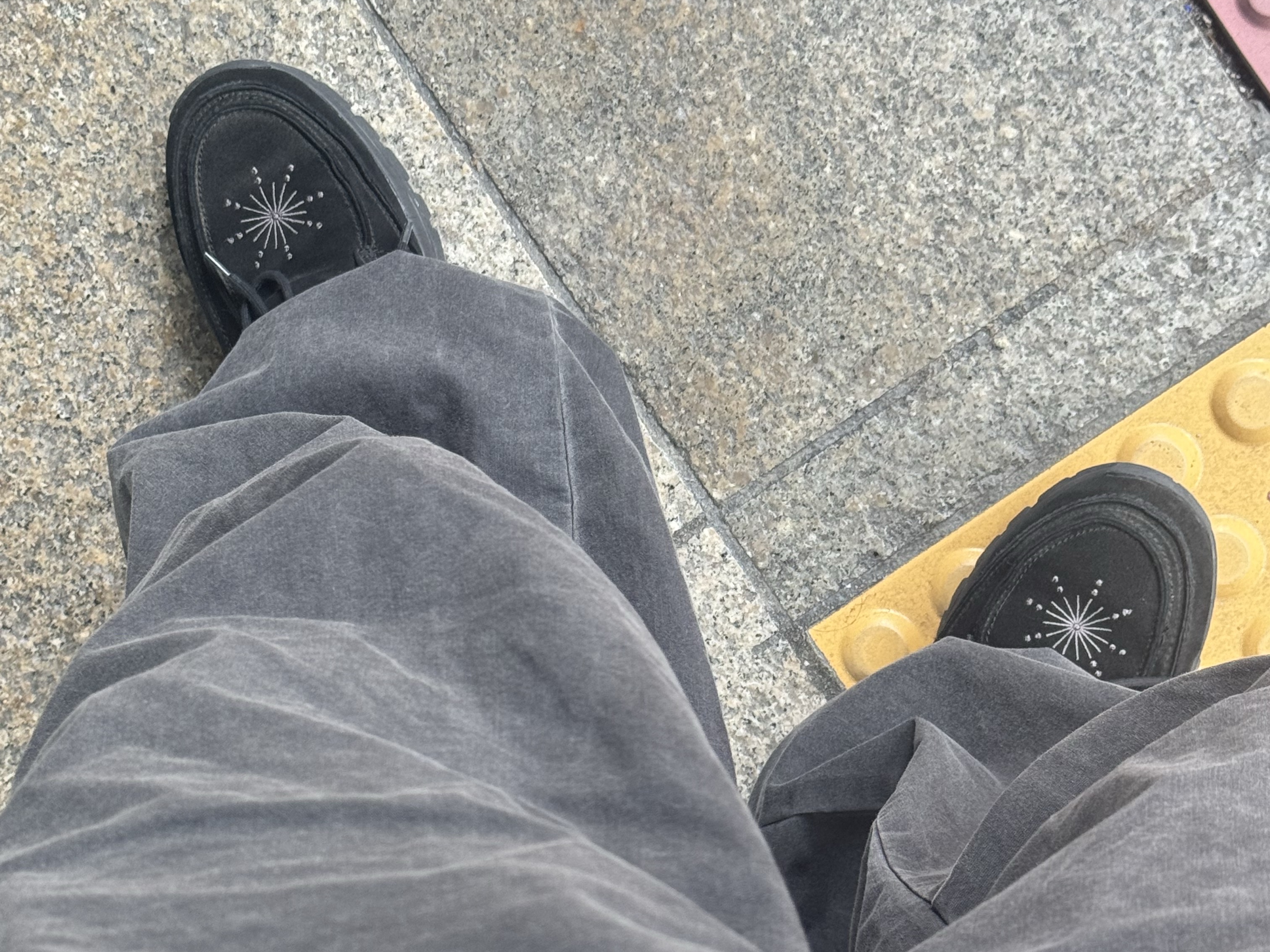 [KREAM 단독] Millo Archive X Negative Three Crescendo Desert Boots Black 착용 스타일 - 1