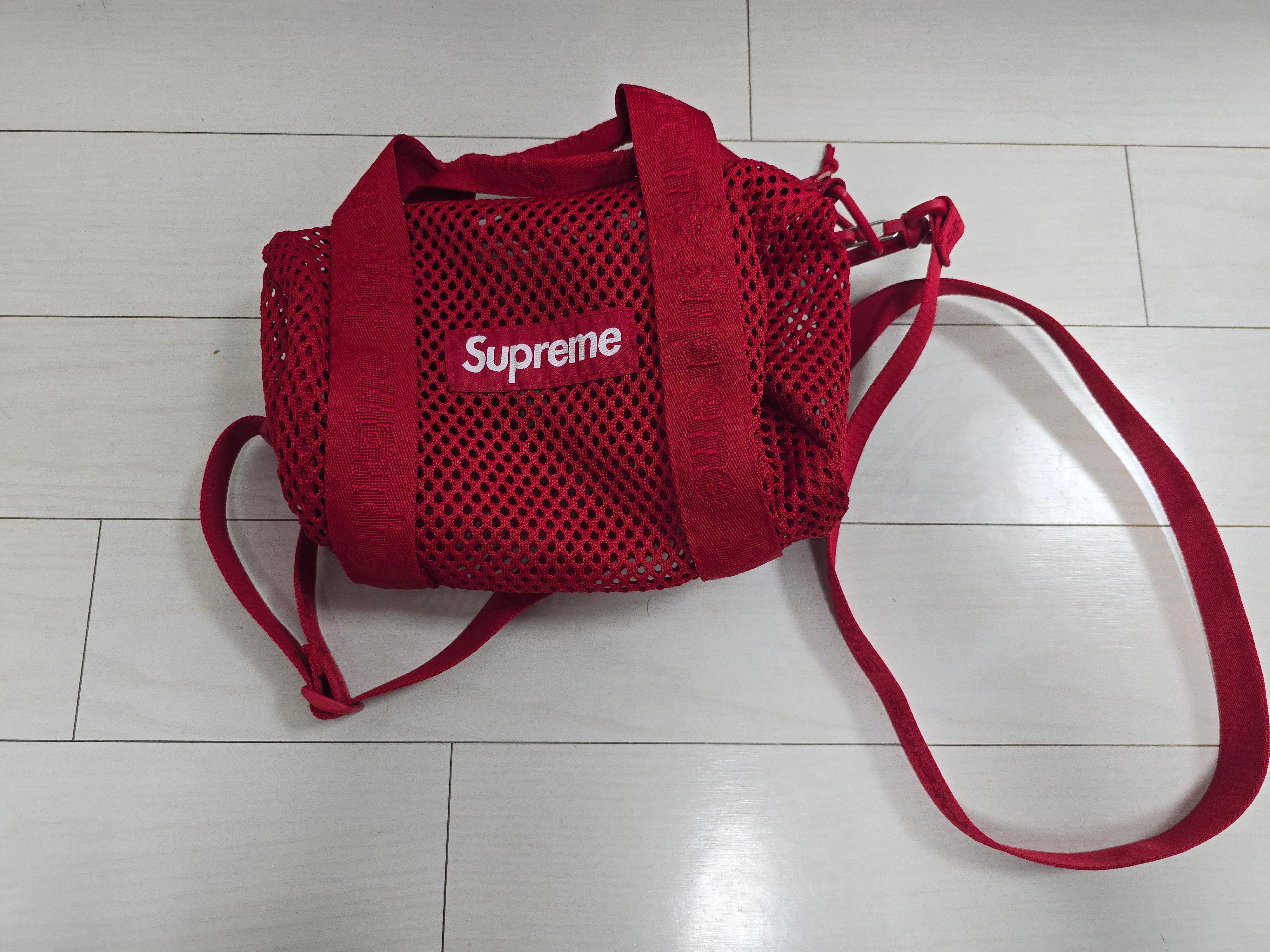 Supreme Mesh Mini Duffle Bag Red - 25SS 착용 스타일