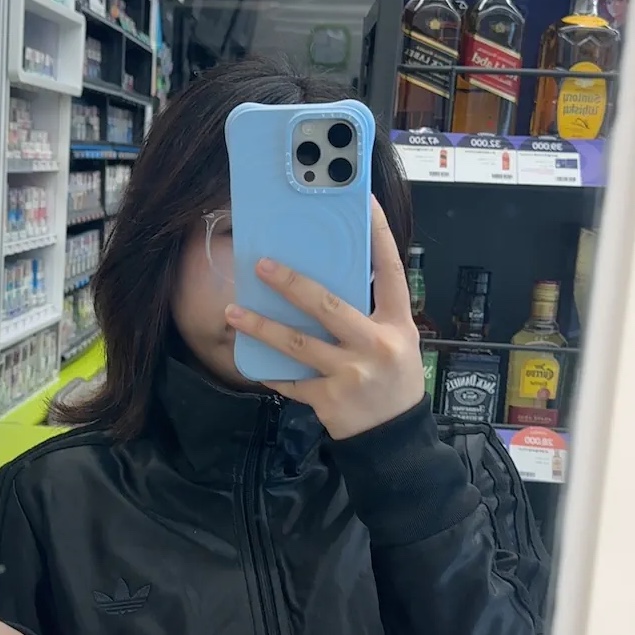 Casetify iPhone Magsafe Ripple Case Sky Blue 착용 스타일