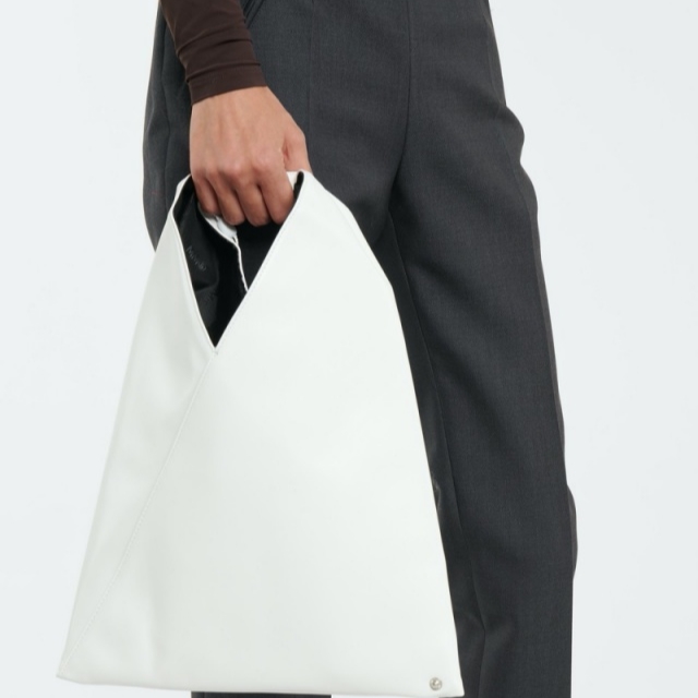 MM6 Maison Margiela Japanese Faux Leather Small Bag White 착용 스타일