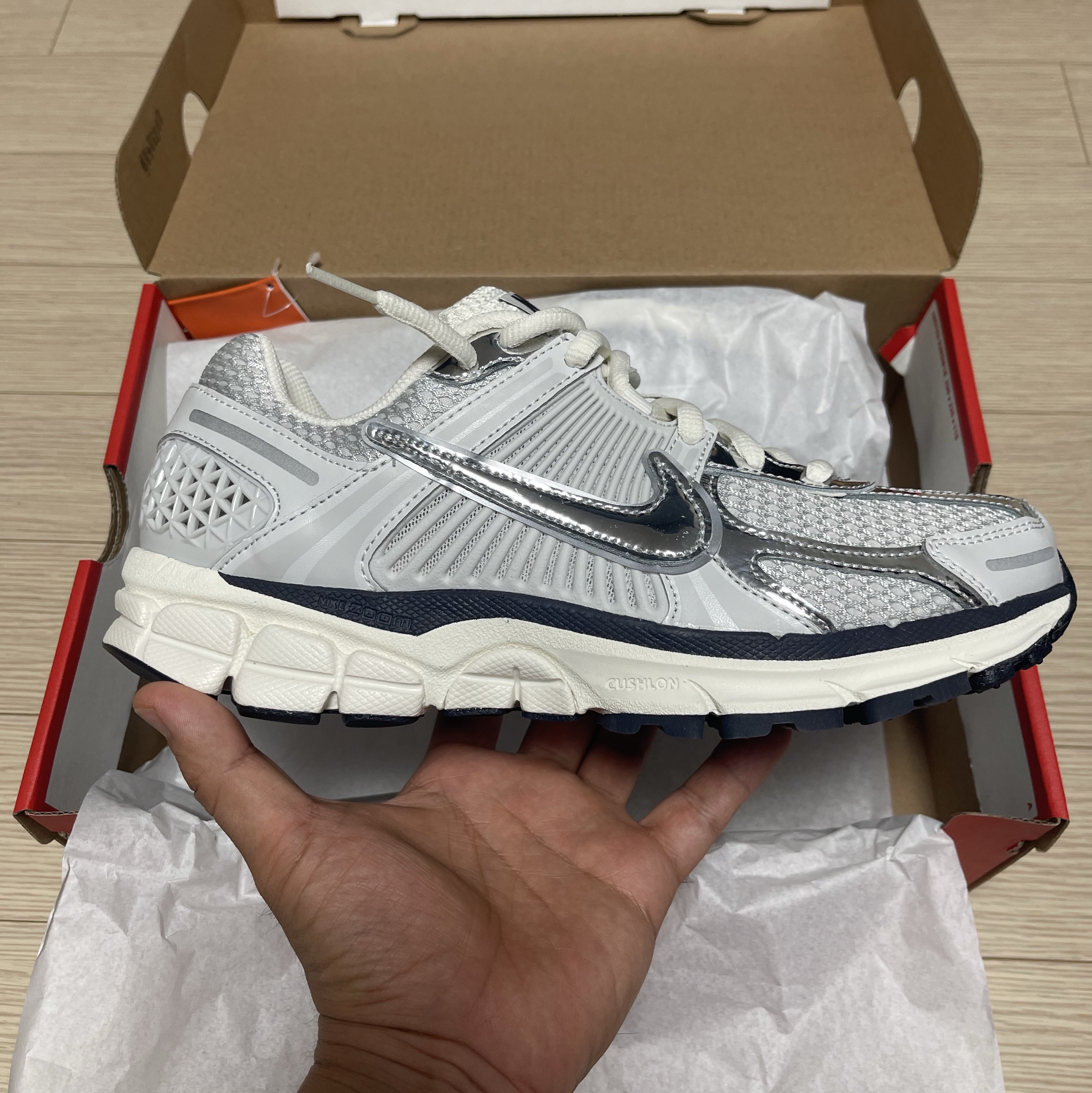 Nike Zoom Vomero 5 Photon Dust Gridiron 착용 스타일