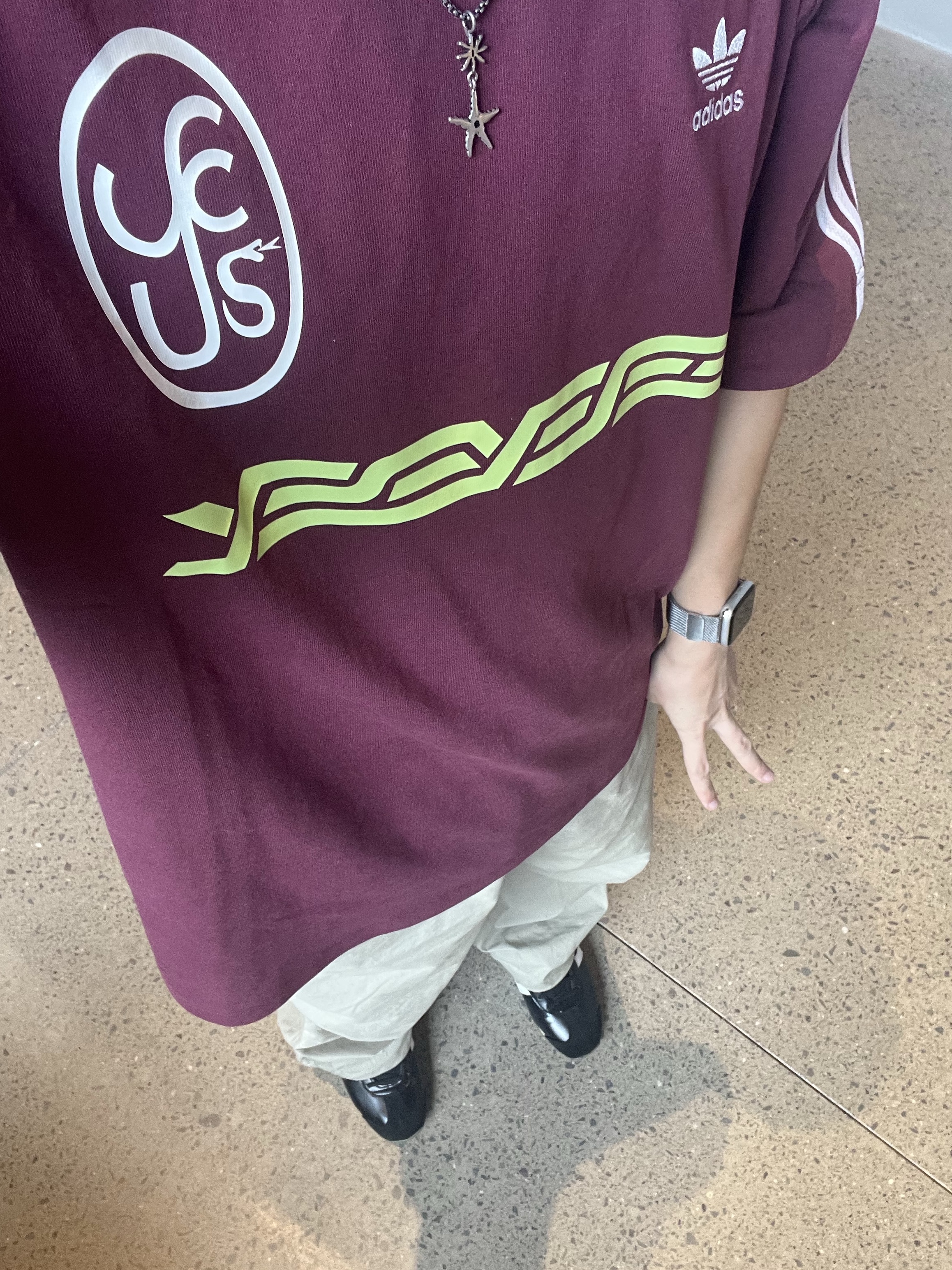 Adidas x Yeseyesee BS Team T-Shirts Victory Crimson - KR Sizing, Adidas x Yeseyesee Country OG Core Black Cloud White 착용 스타일 - 2