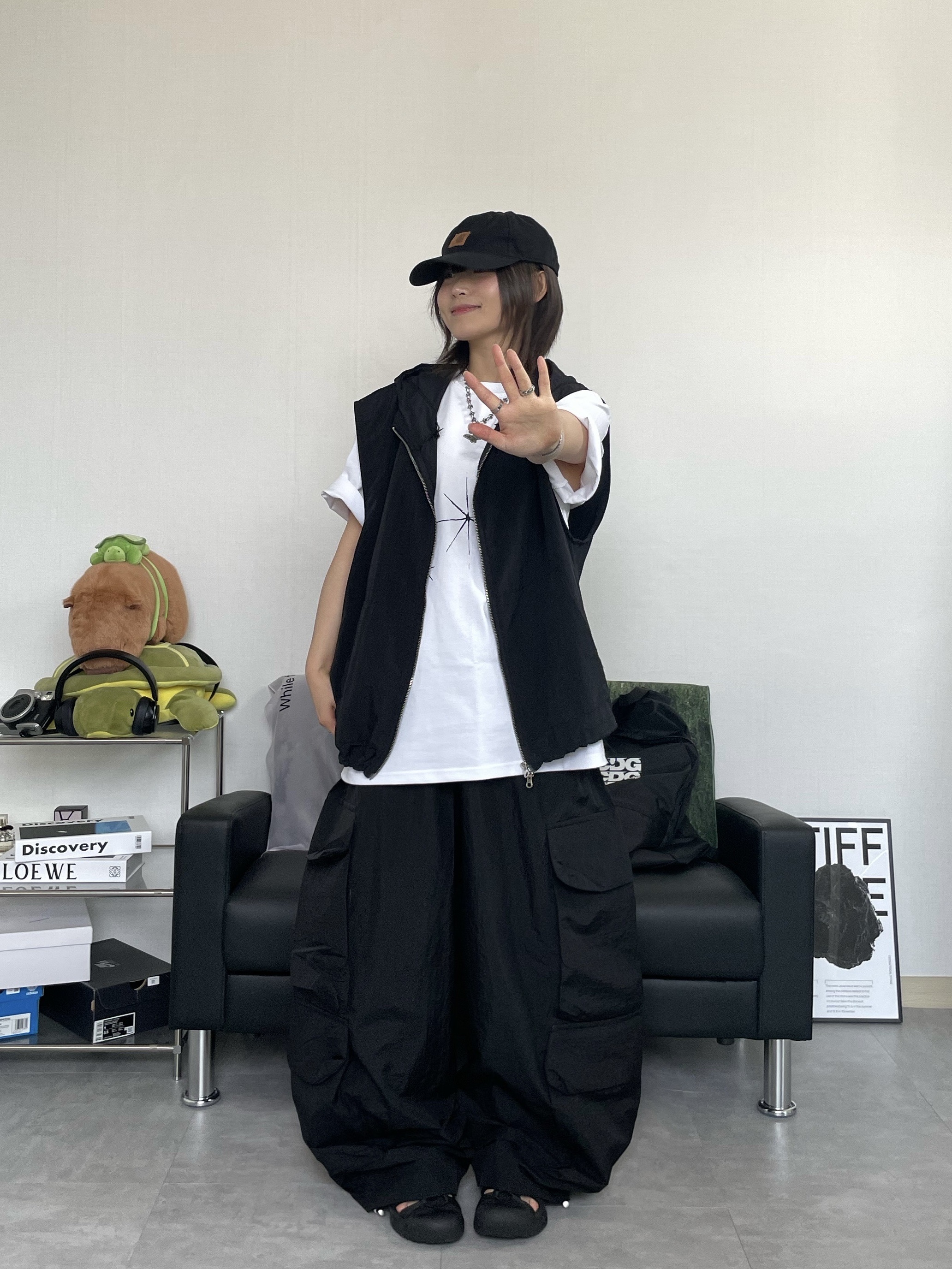 Carhartt Canvas Cap Black, (W) Keen Newport H2 Triple Black 착용 스타일 - 1