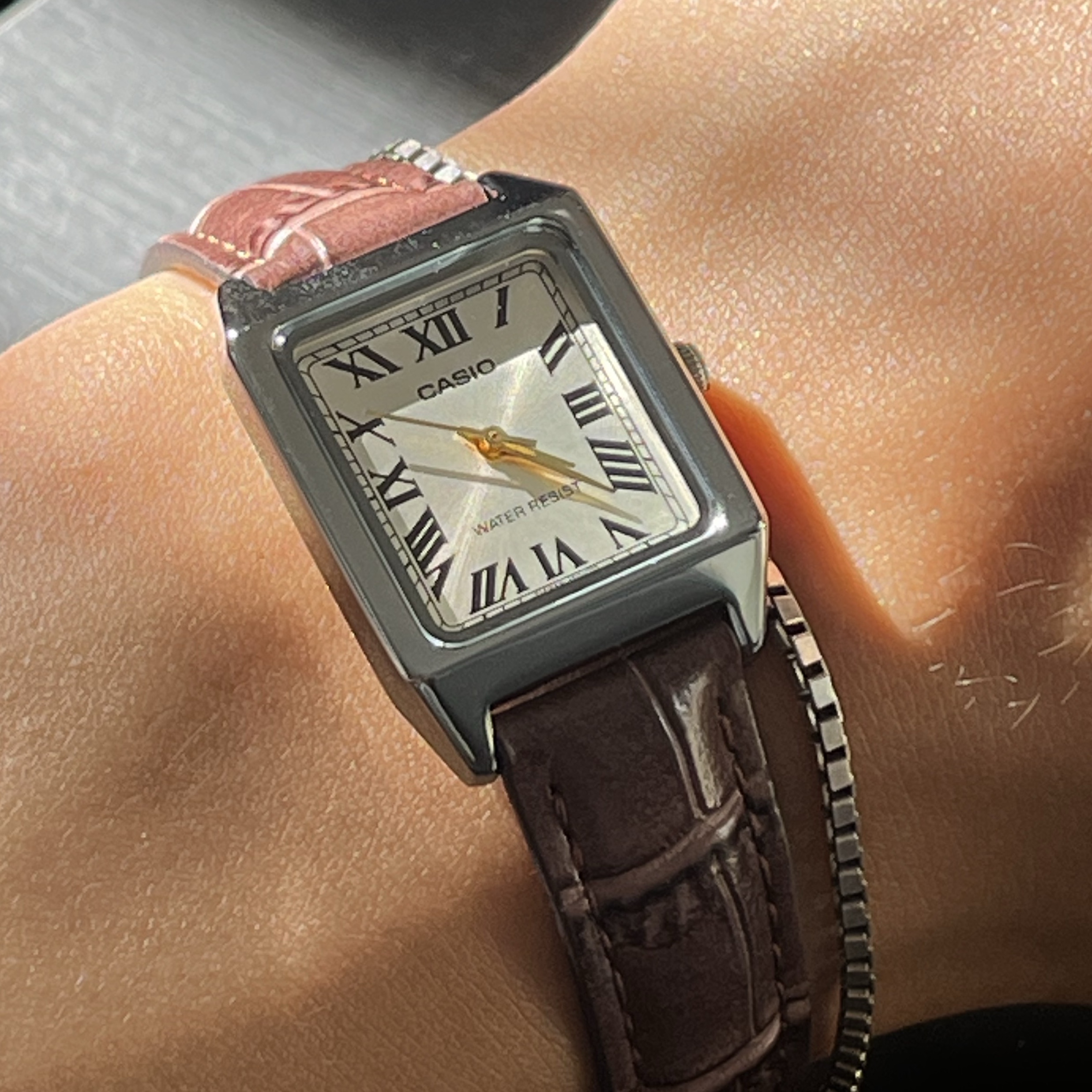 Casio LTP-V007L-9B 착용 스타일