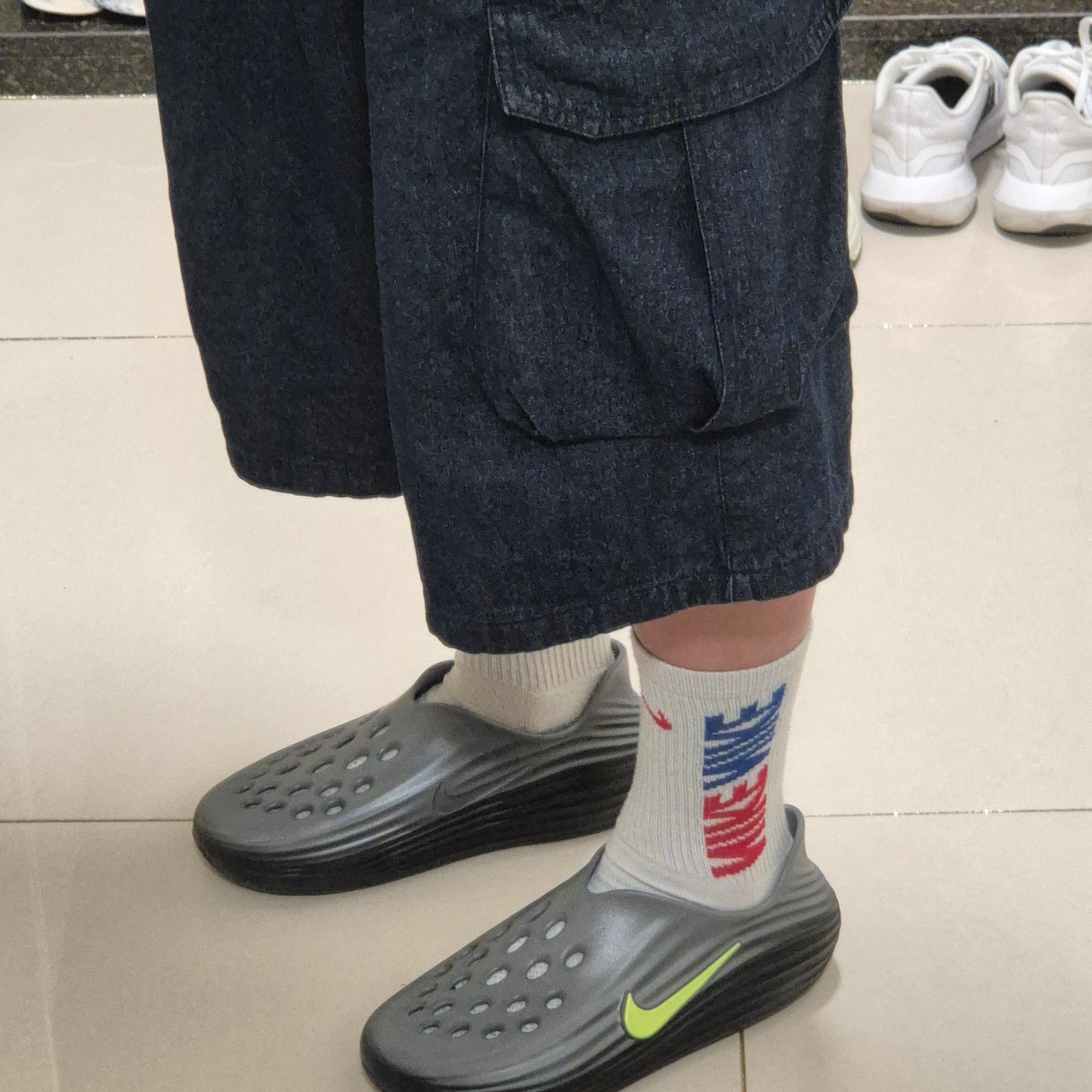 Nike ReactX Rejuven8 Black Cool Grey 착용 스타일 - 1