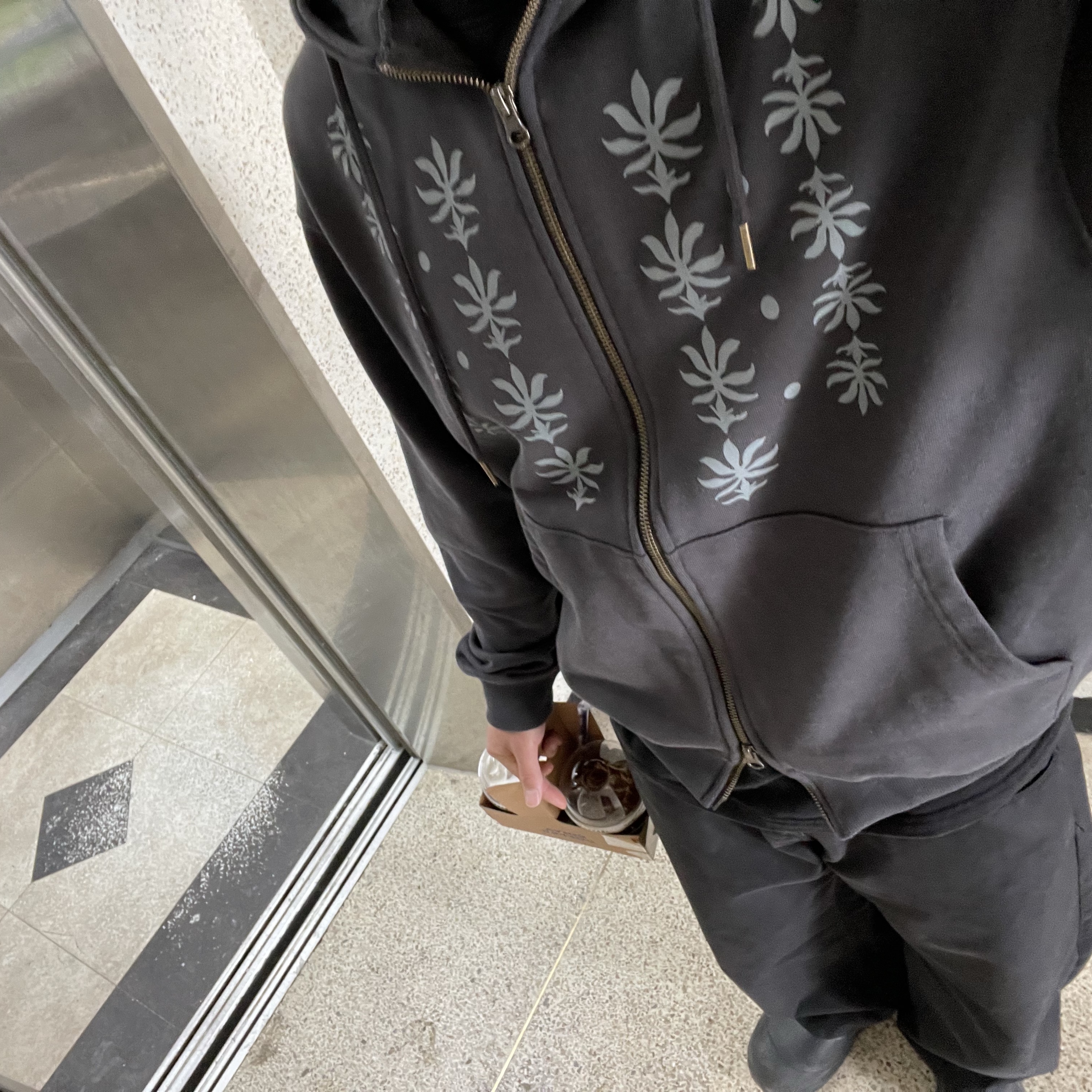 The Coldest Moment Ethnic Hooded Zip-Up Black, Millo Archive Reflect Curved Pants Black 착용 스타일