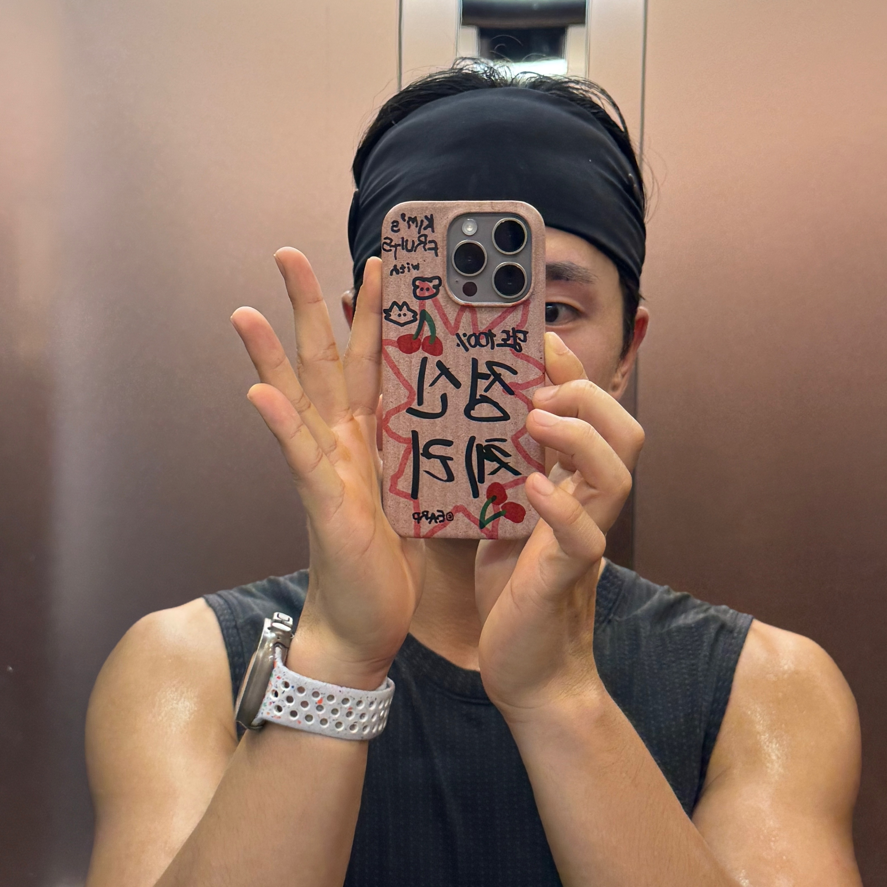 [EARPEARP X KIMS FRUITS] Mental Cherry Hard Case 착용 스타일