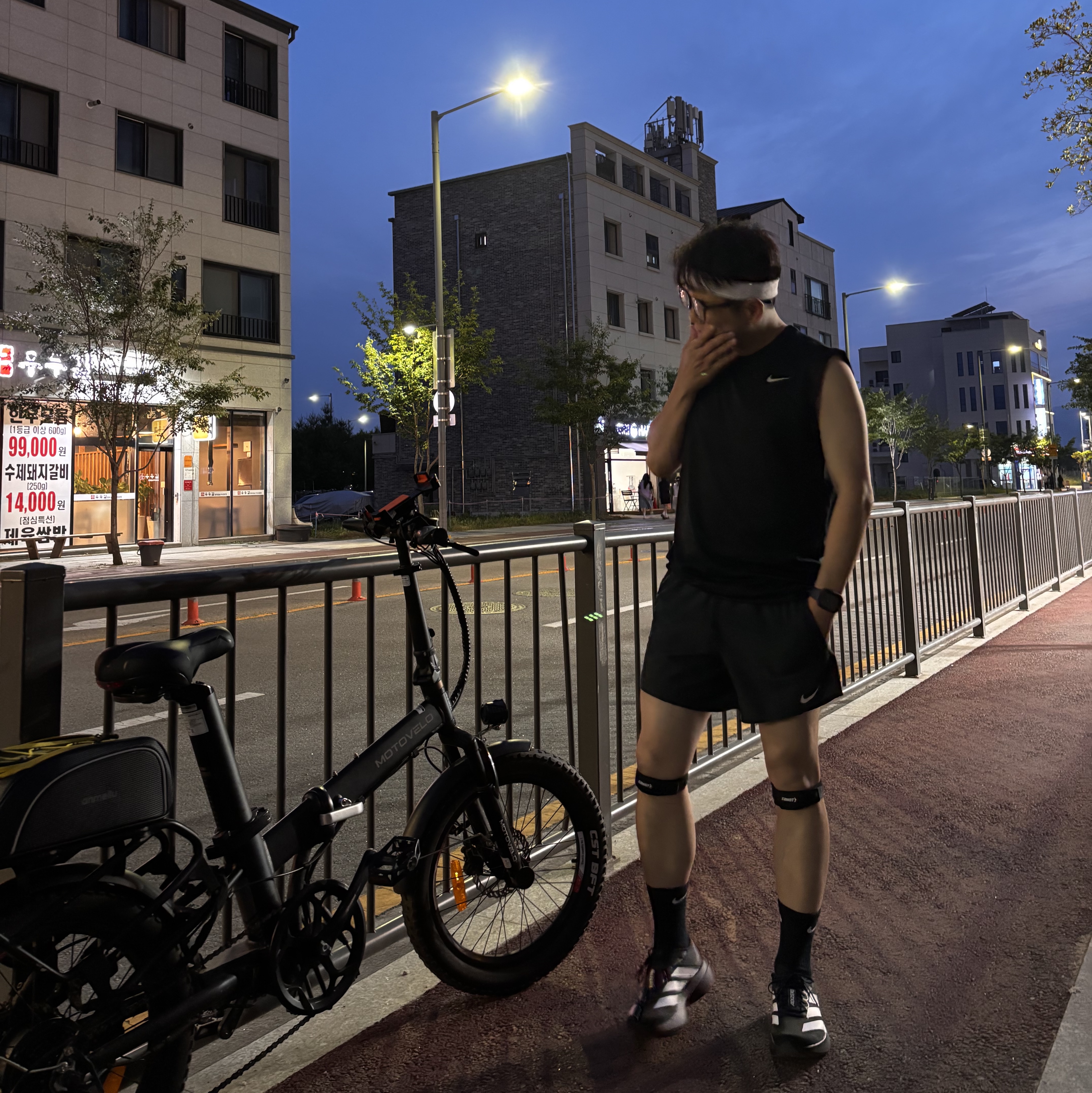 Adidas Adizero EVO SL Core Black Cloud White, Nike Dri-Fit Stride 5 Inch Brief Lined Running Shorts Black - Asia 착용 스타일 - 2