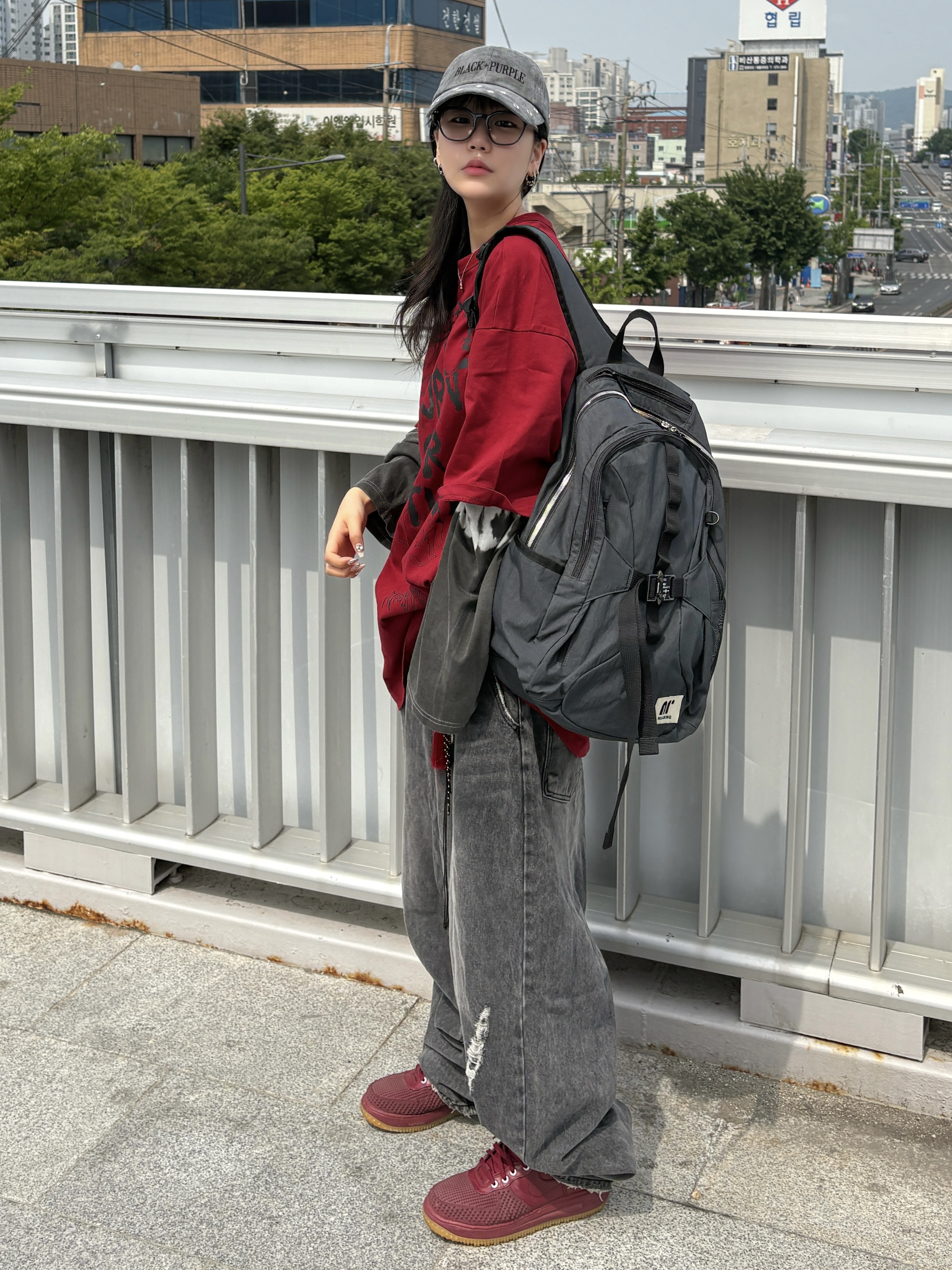 Ajobyajo PBA DBOF Collage T-Shirt Burgundy 착용 스타일 - 3