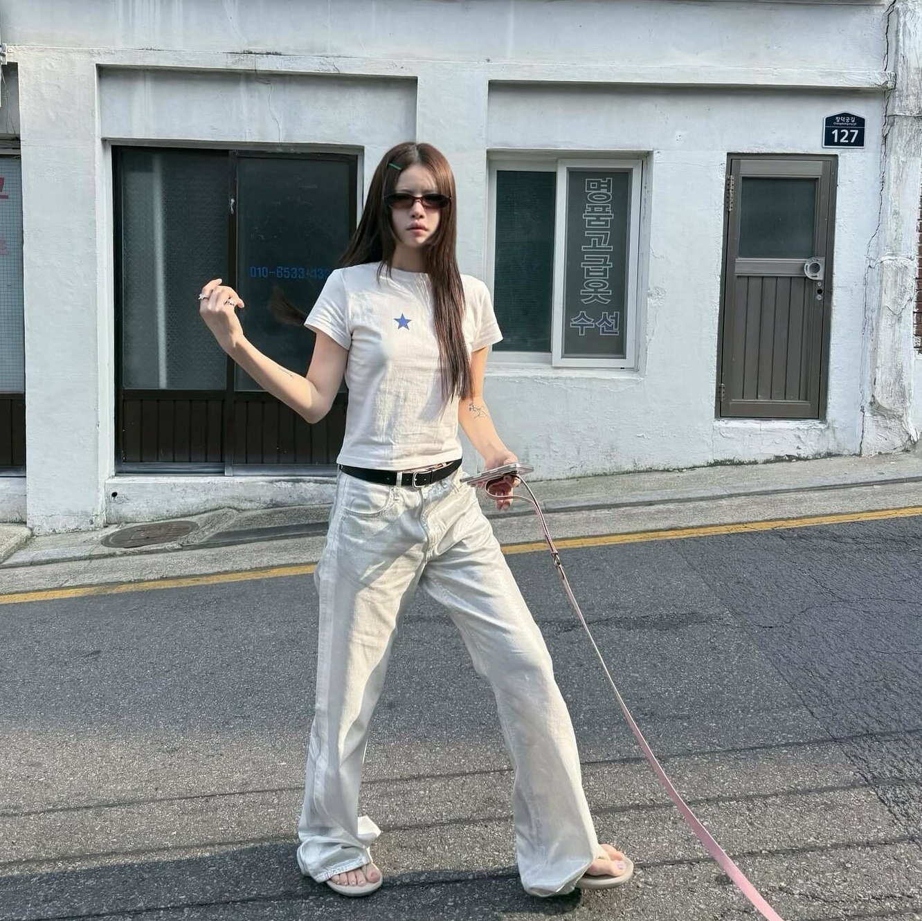 Thevinylhouse Star T-Shirt White 착용 스타일