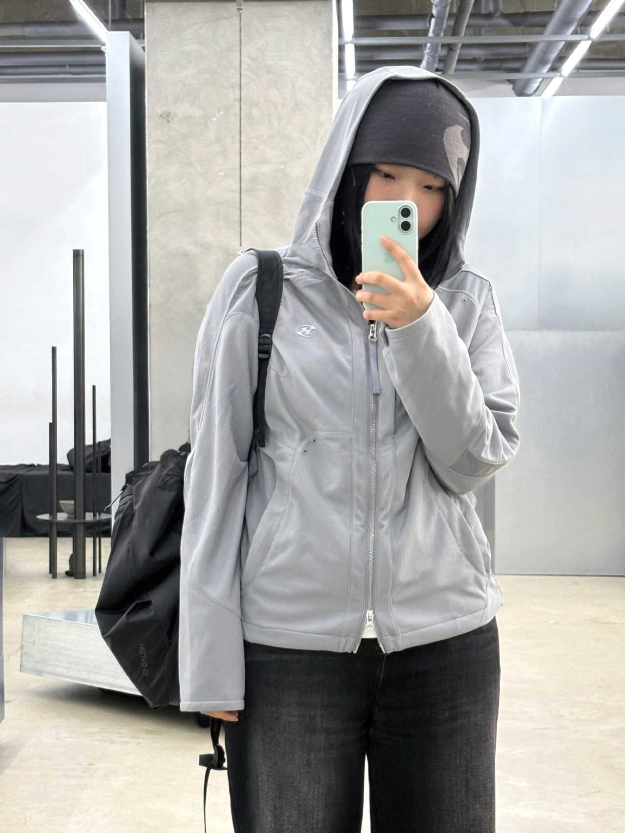 Sansan Gear Dual-Shade Jacket Grey - 25SS, Sansan Gear Logo Beanie Charcoal - 24FW 착용 스타일