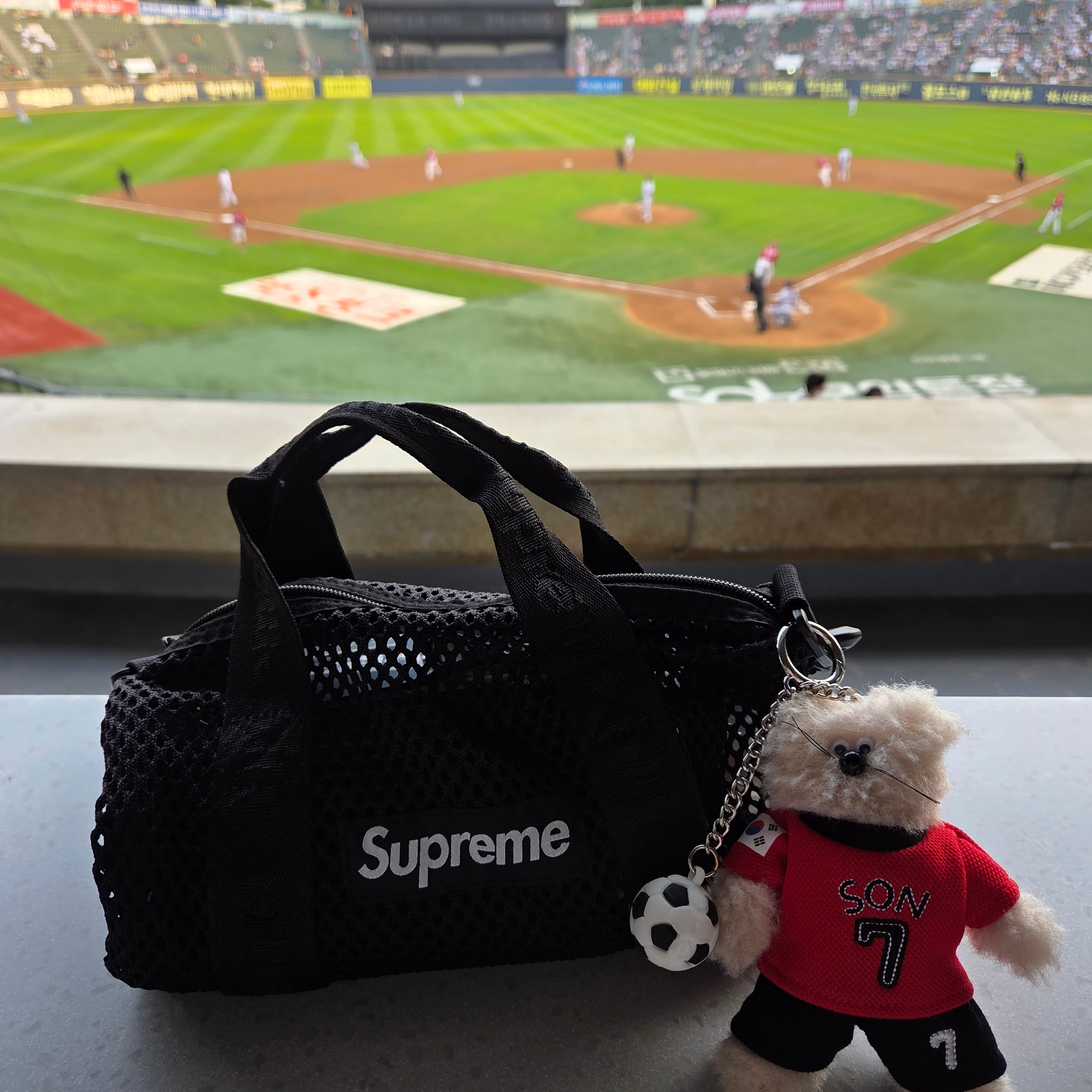 Supreme Mesh Mini Duffle Bag Black - 25SS 착용 스타일
