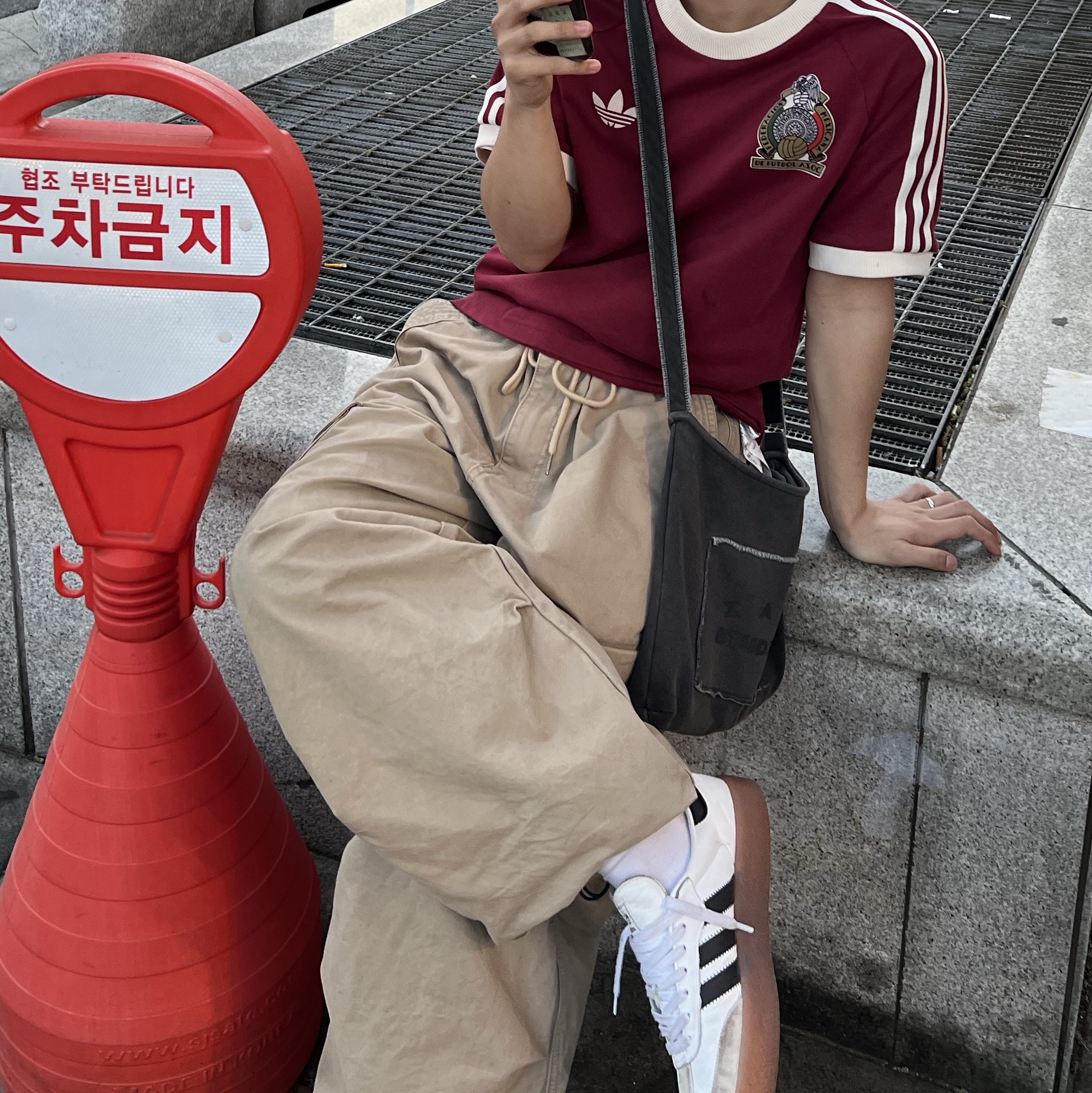 Adidas Mexico Adicolor 3S T-Shirt Noble Maroon - KR Sizing, (W) Adidas Sambae Cloud White Core Black 착용 스타일 - 1