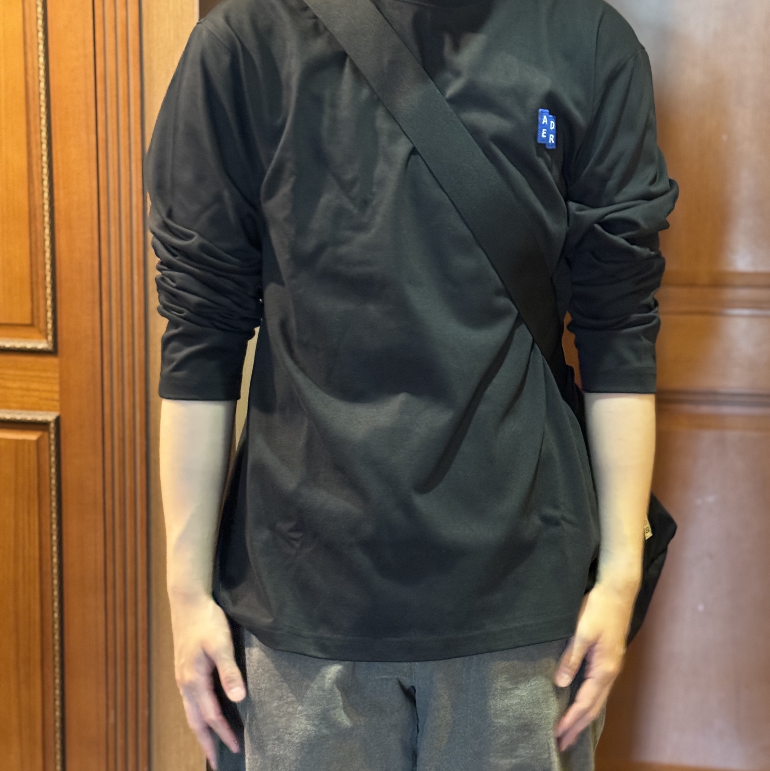 Ader Error Sig; TRS/BL Tag LS T-Shirt 01 Off White 착용 스타일 - 2