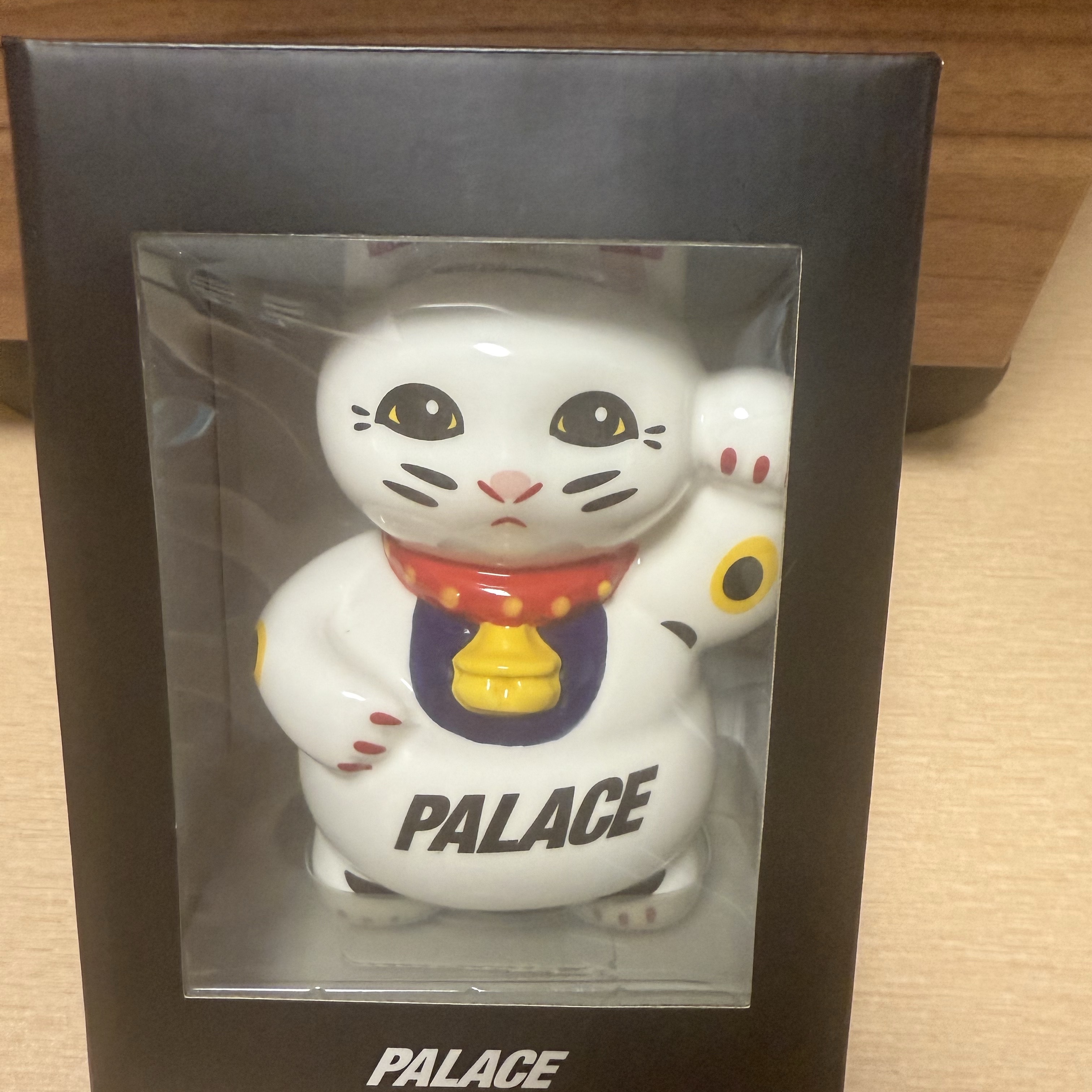 Palace Lucky Cat Money Bank White - 24SS 착용 스타일 - 1