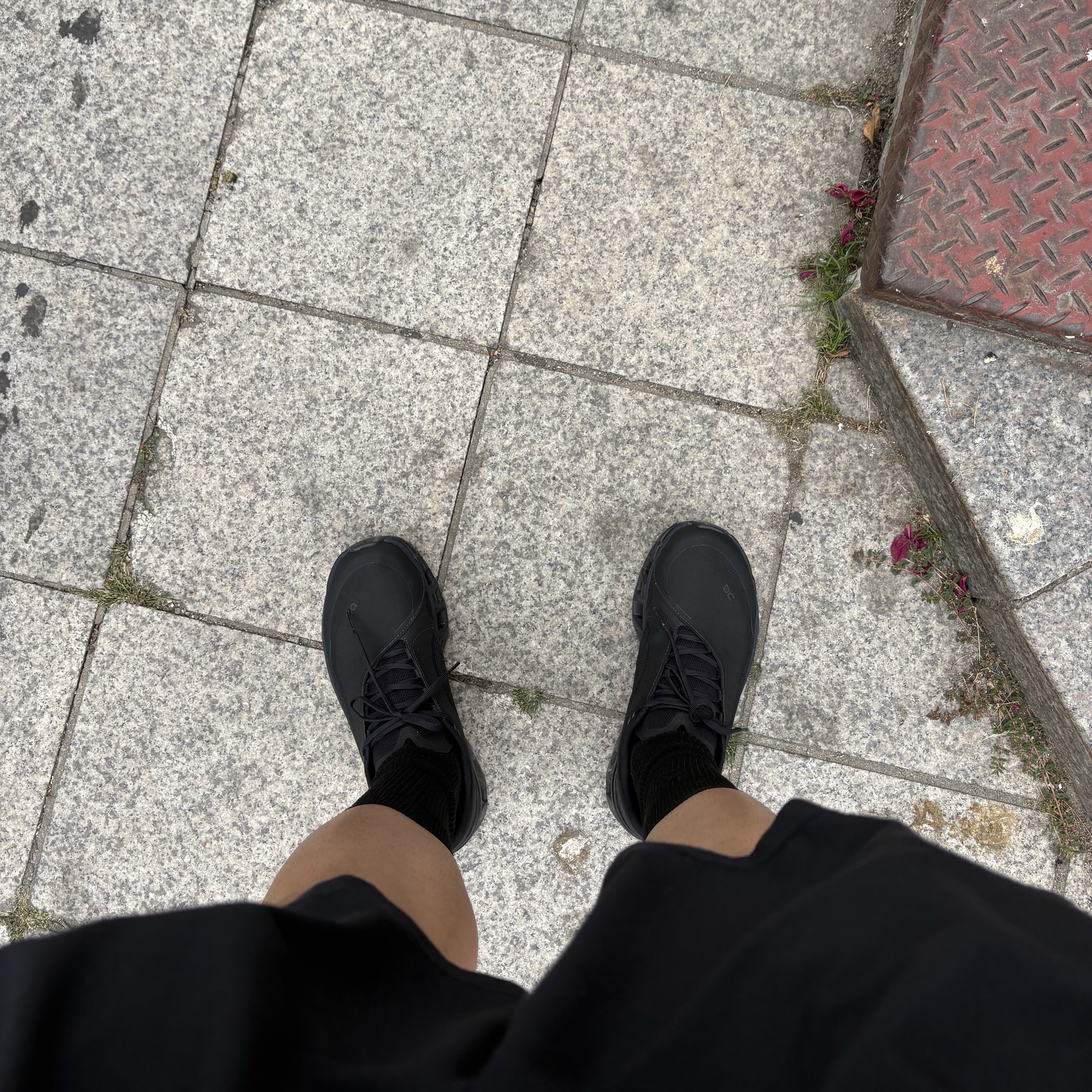 On Running x Post Archive Faction (Paf) Cloudmonster 2 Black Magnet 착용 스타일