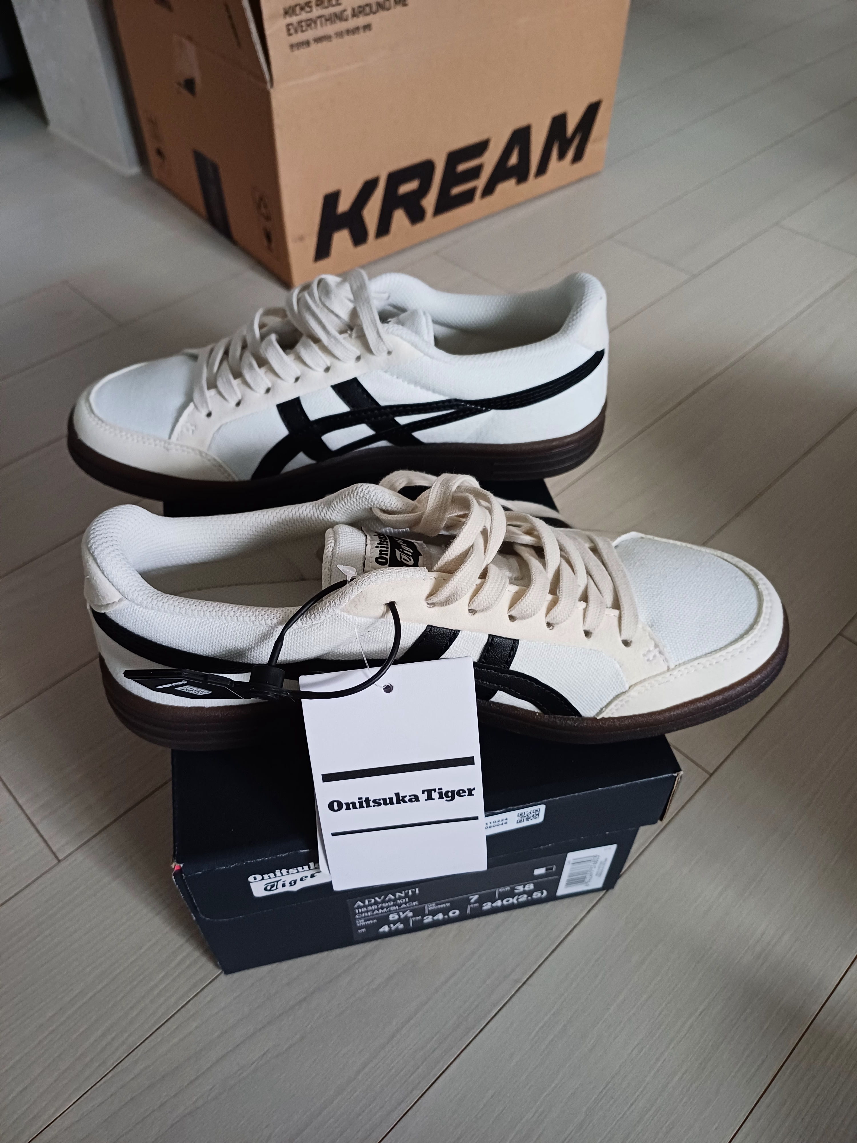 Onitsuka Tiger Advanti Cream White Black 착용 스타일 - 3