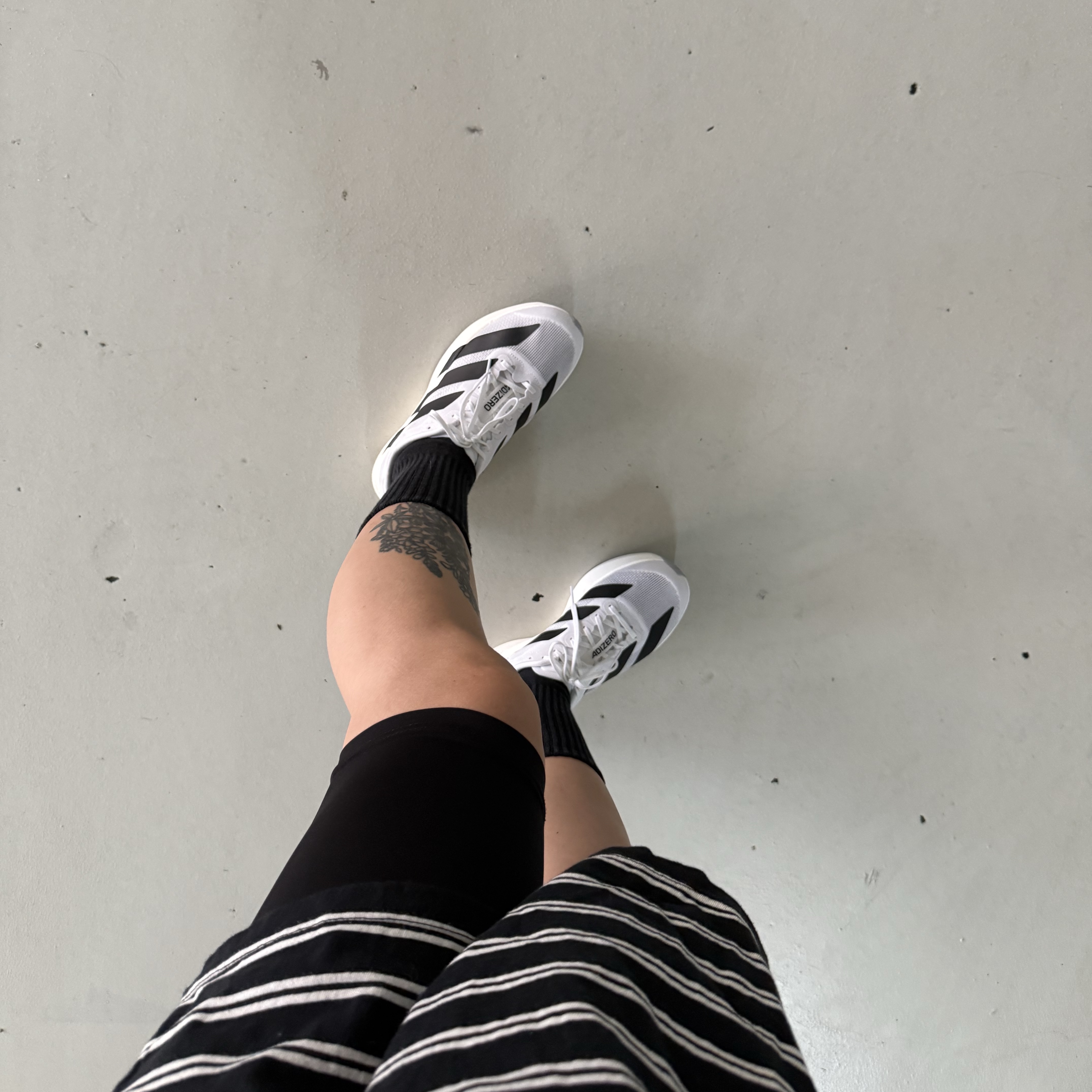 Adidas Adizero EVO SL Cloud White Core Black 착용 스타일 - 2