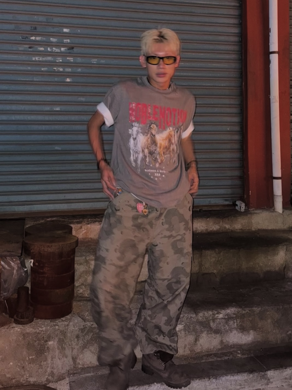 PHOS333 Hazzard 004 Noble Motion T-Shirt Ivory, PHOS333 Hazzard 004 Noble Motion T-Shirt Brown Grey 착용 스타일 - 4