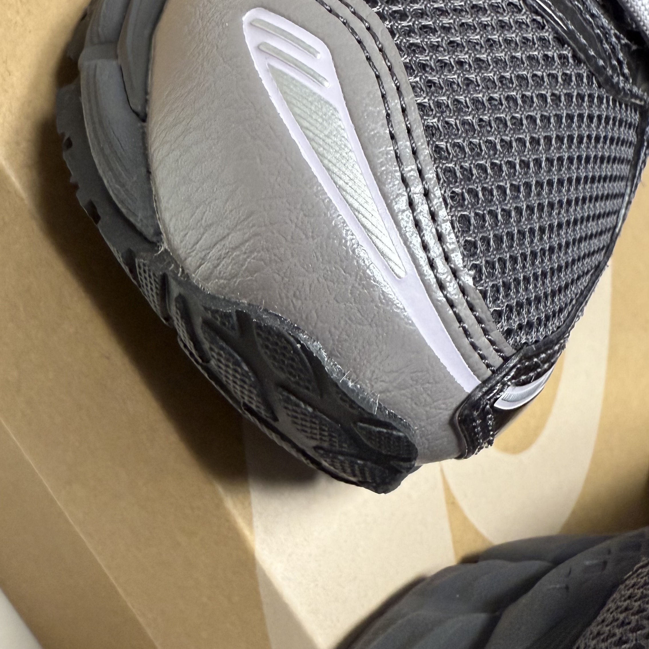 Asics x Kith Gel-Kayano 12.1 Tornado Pure Silver 착용 스타일 - 2