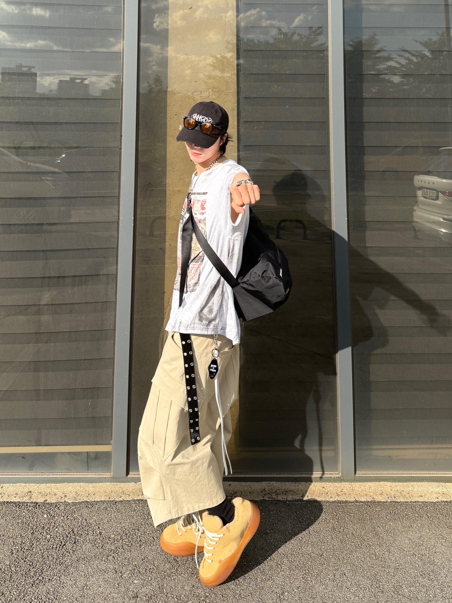 ERL Vamp Skate Shoes Sand, GRAILZ x KOIN SEOUL Magazine T-Shirts Melange Grey 착용 스타일 - 5