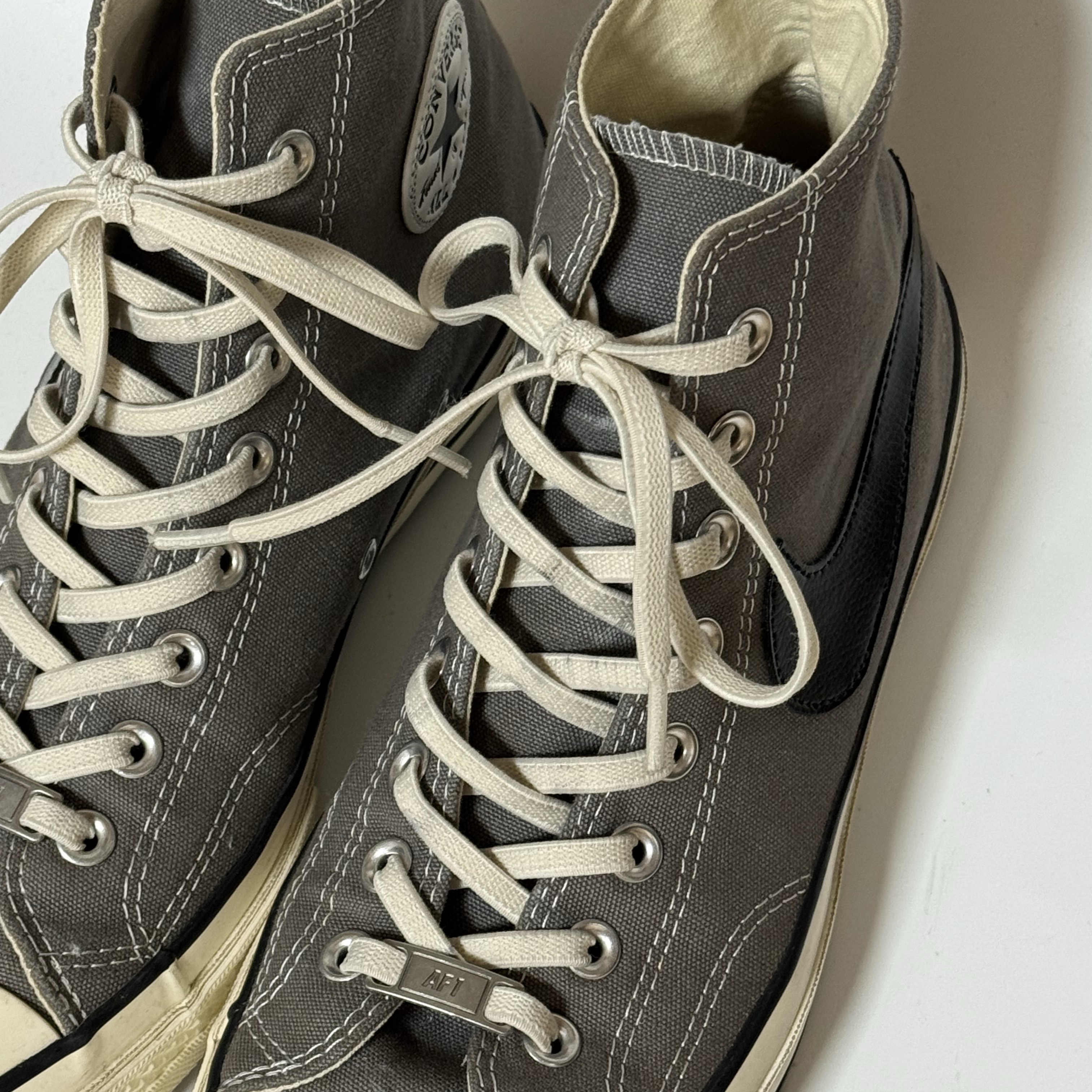 Converse Chuck 70 Hi Black, Converse x Play Comme des Garcons Chuck 70 Hi Steel Gray 착용 스타일 - 3