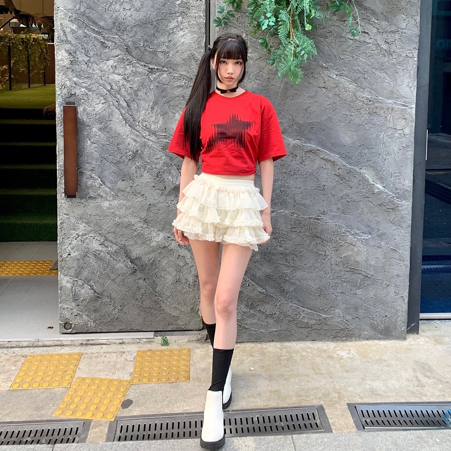 Thevinylhouse Blur Star Tee Red 착용 스타일