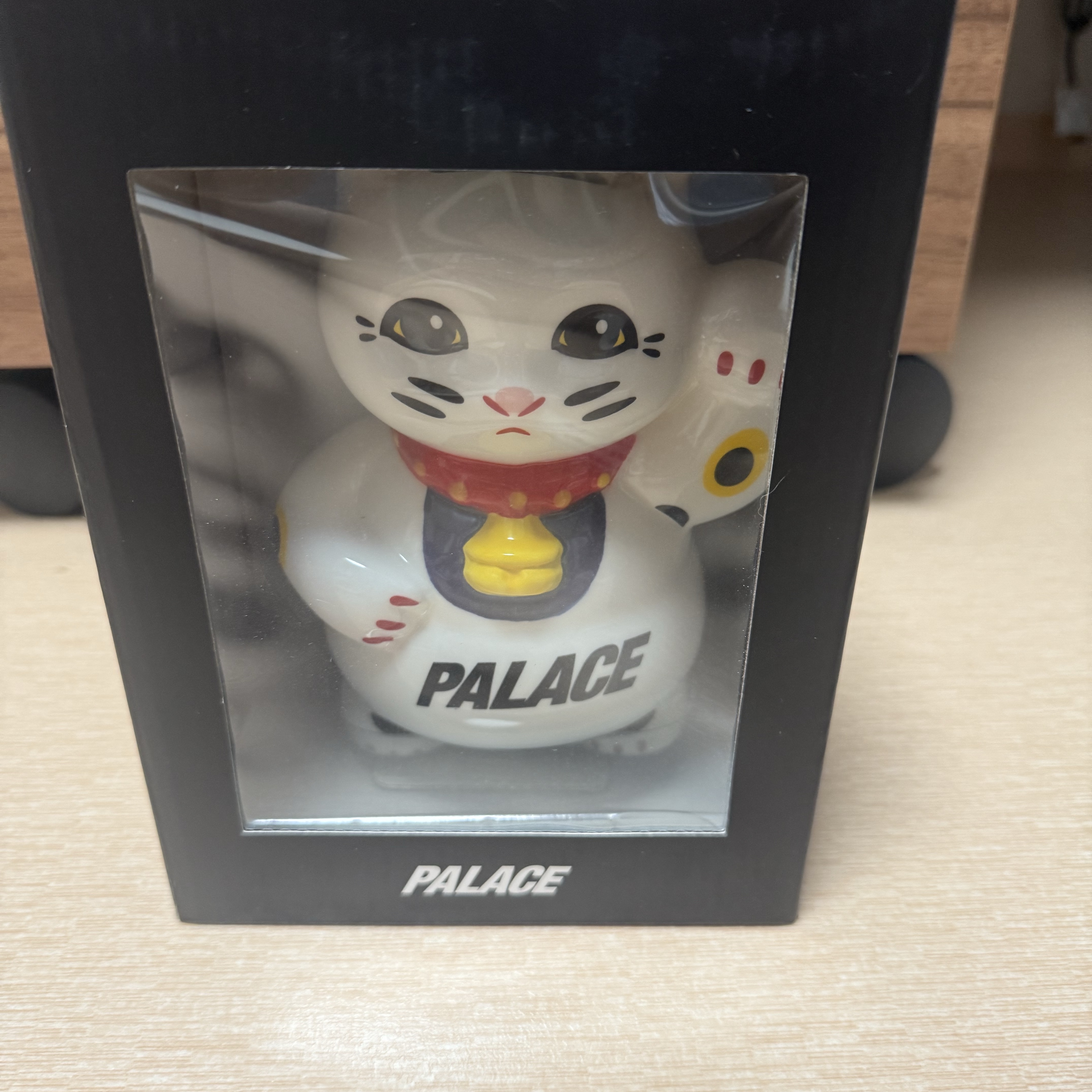 Palace Lucky Cat Money Bank White - 24SS 착용 스타일 - 2