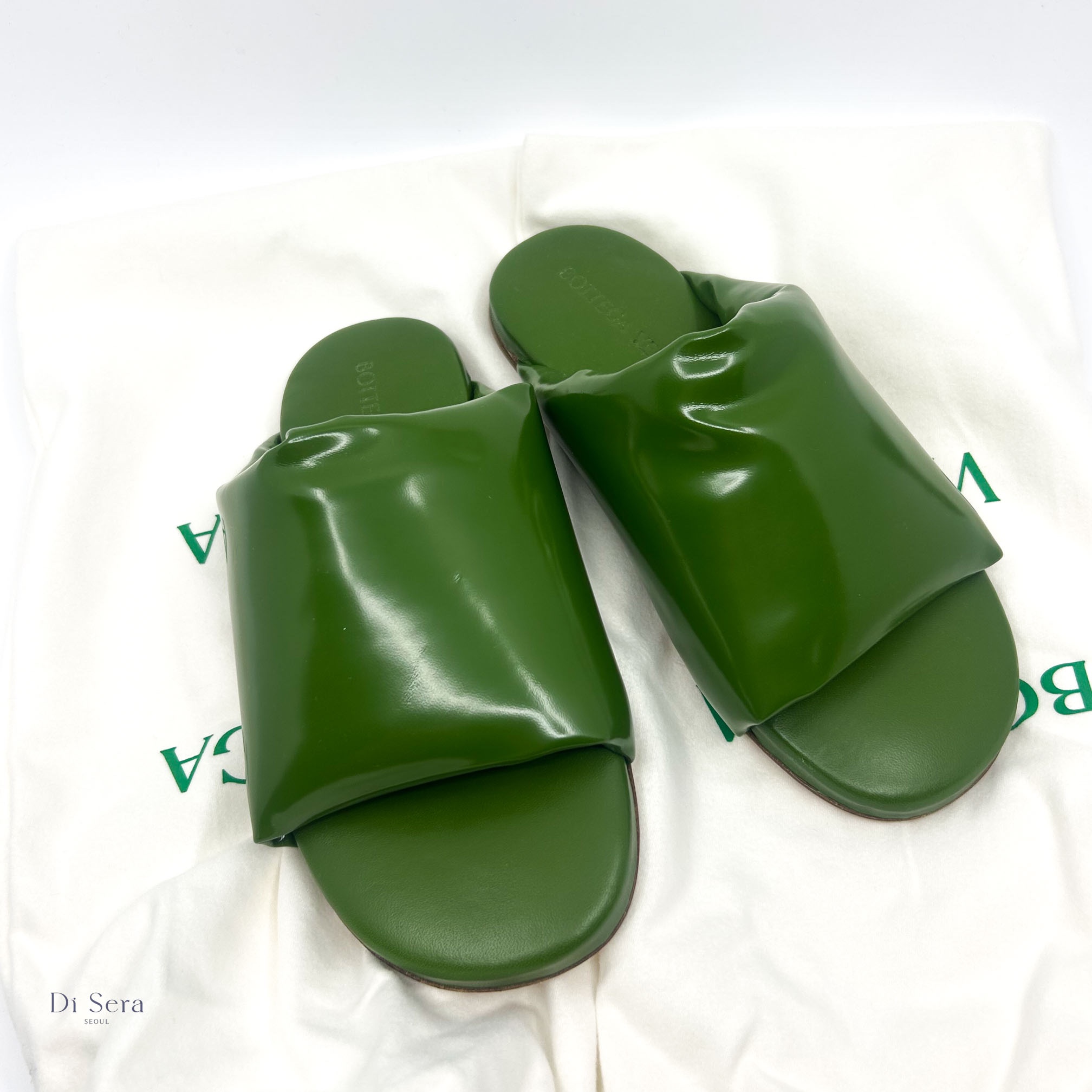 (W) Bottega Veneta Cushion Slides Jalapeno 착용 스타일 - 1
