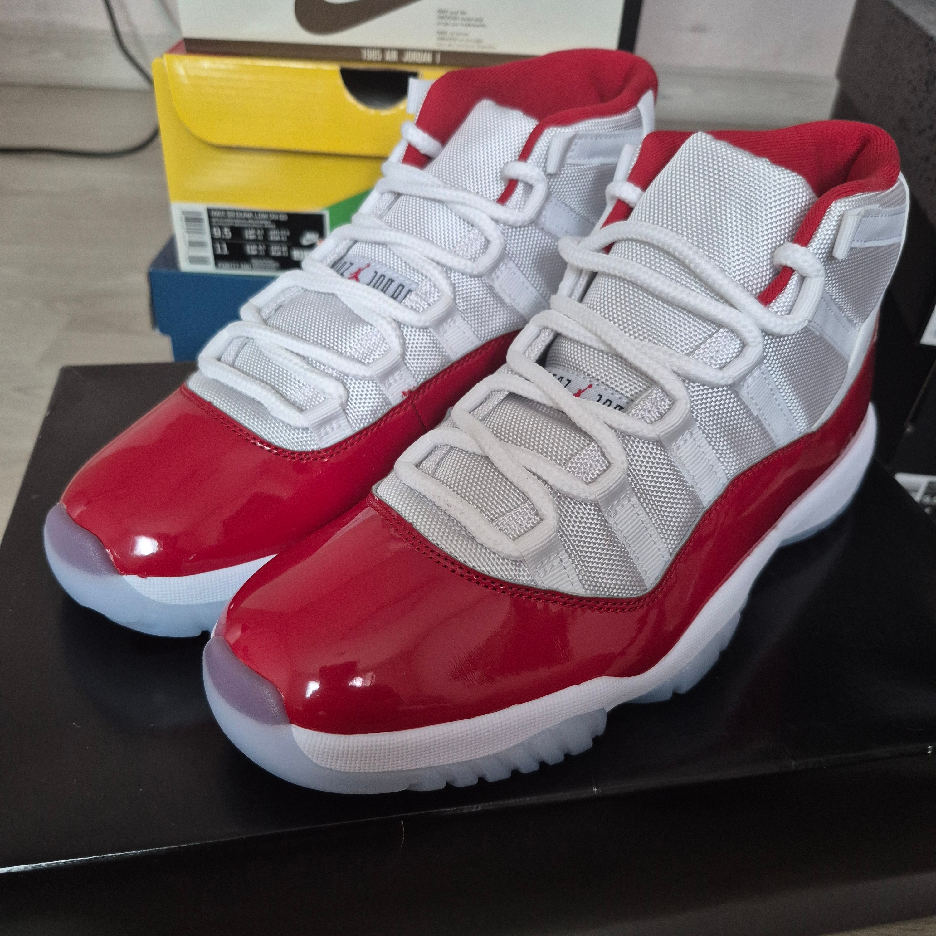 Jordan 11 Retro Varsity Red 착용 스타일